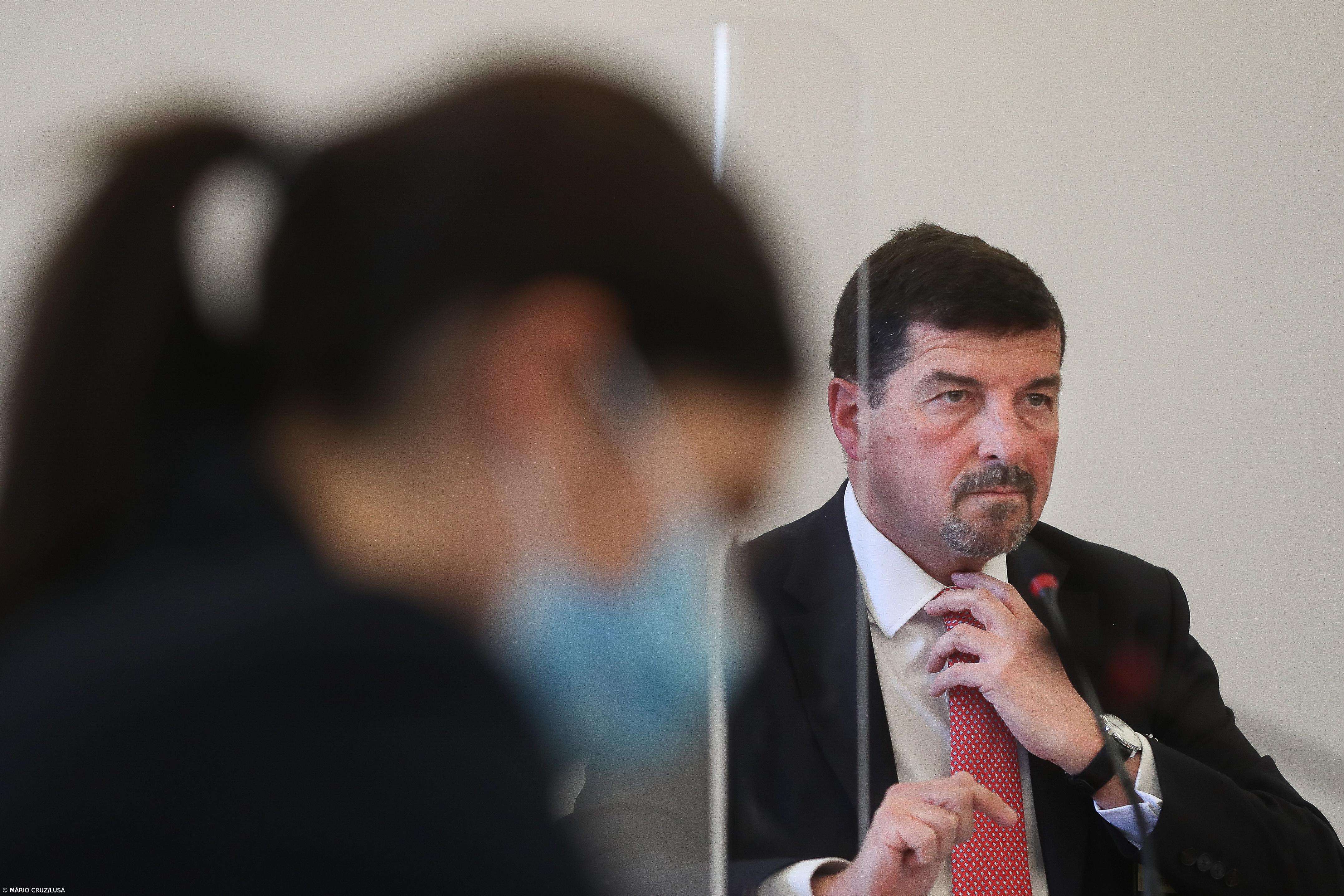 Stock da Cunha rejeita ideia de “bando de malandros” e lembra que banco sobreviveu – Imagem 1