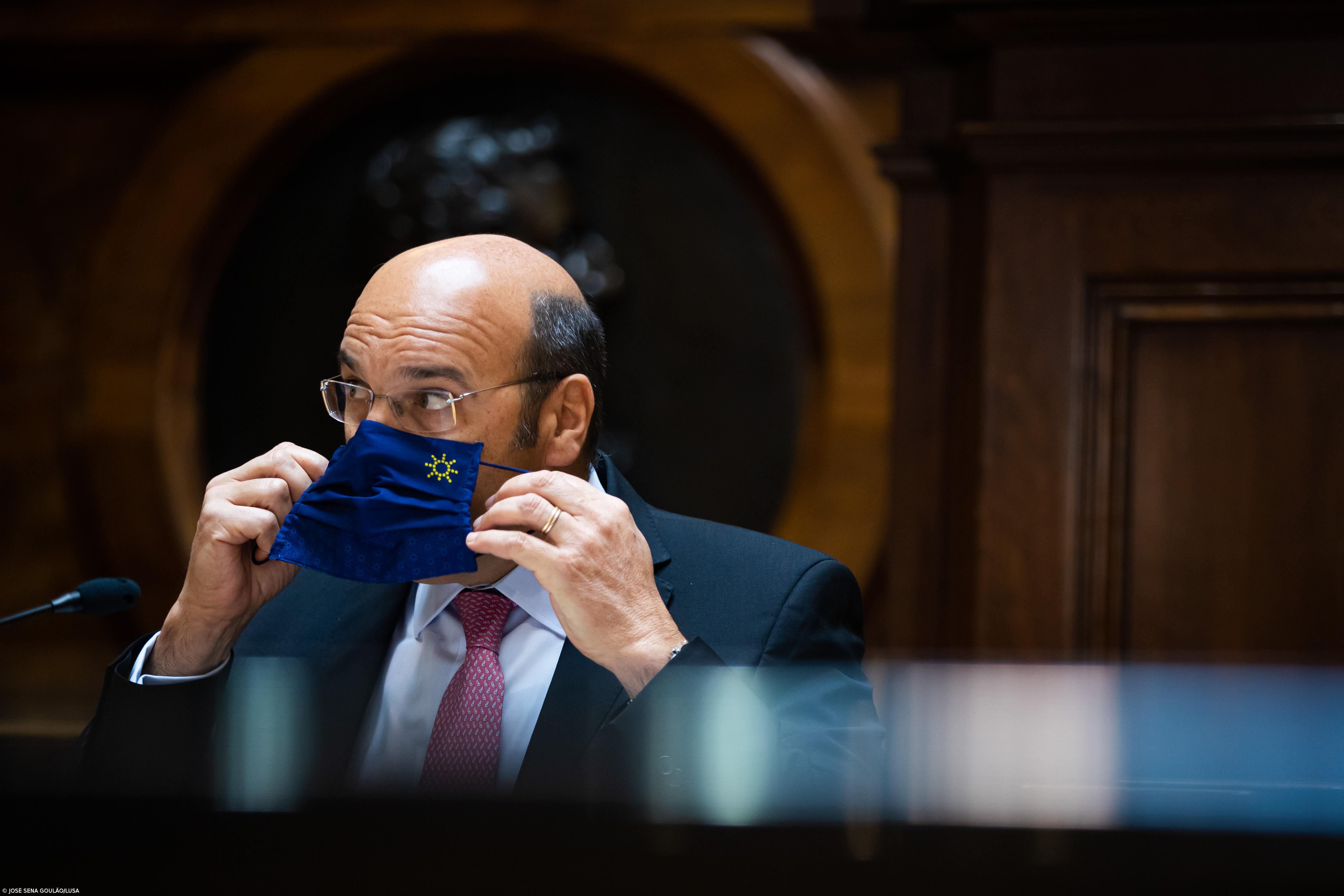 Governo disponível a ajudar empresas a absorver aumento do salário mínimo  – Imagem 1