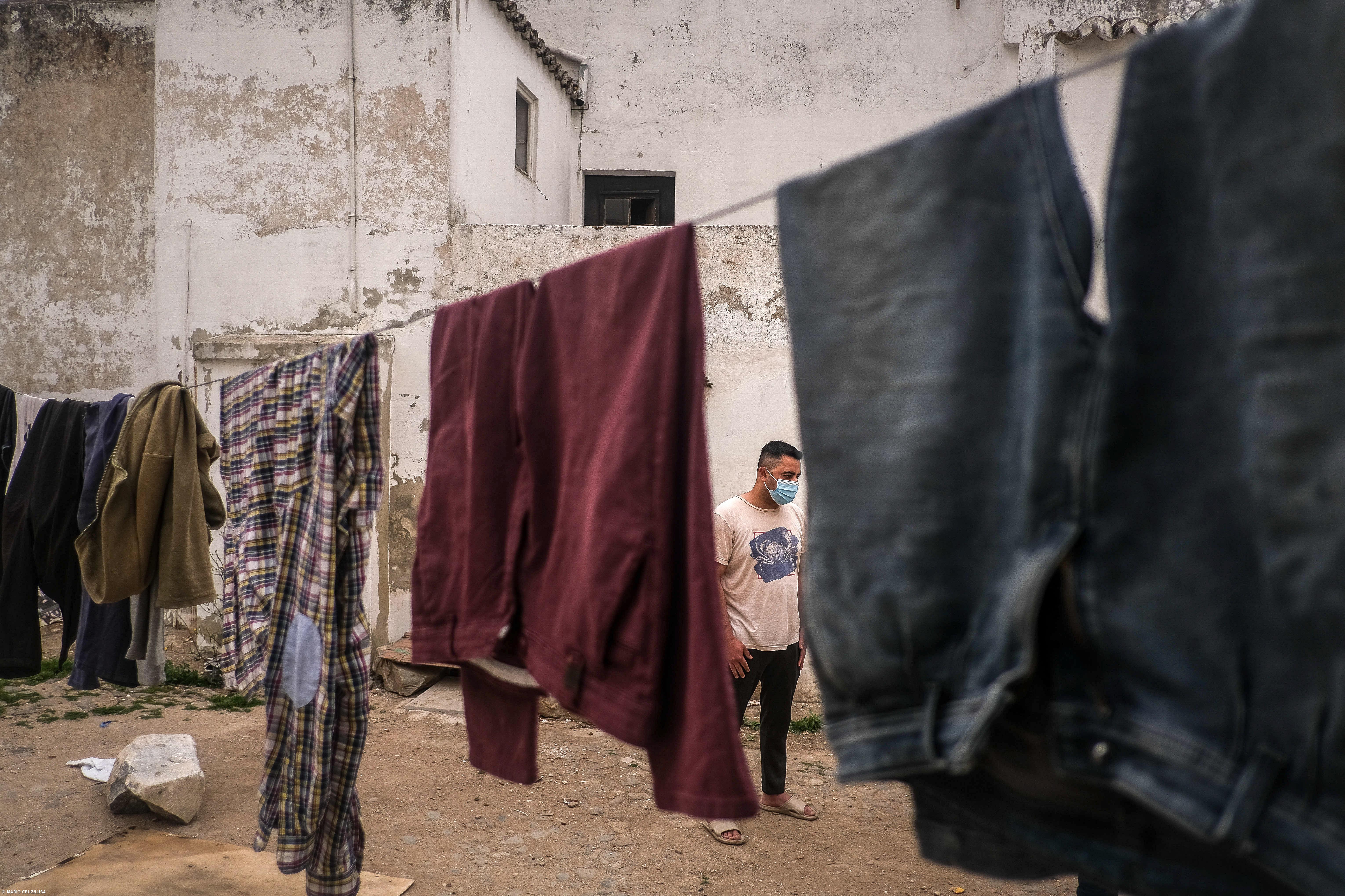 Organizações católicas interpelam Costa e deputados sobre trabalhadores agrícolas imigrantes – Imagem 1