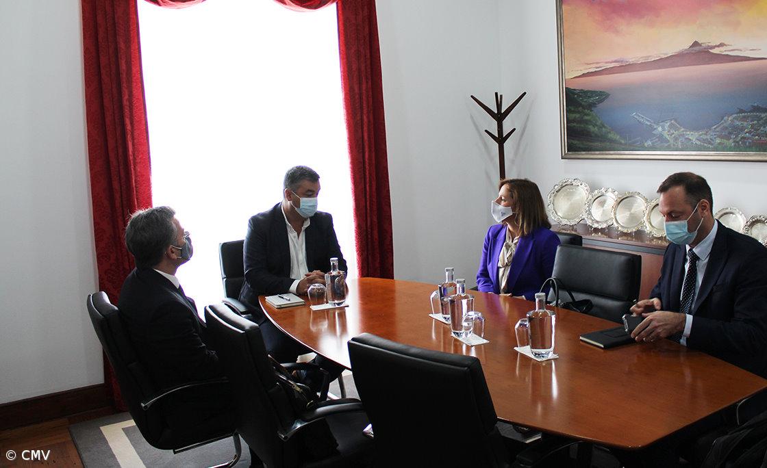 Luís Silveira reforça a importância dos transportes aéreos e marítimos para o concelho – Imagem 1