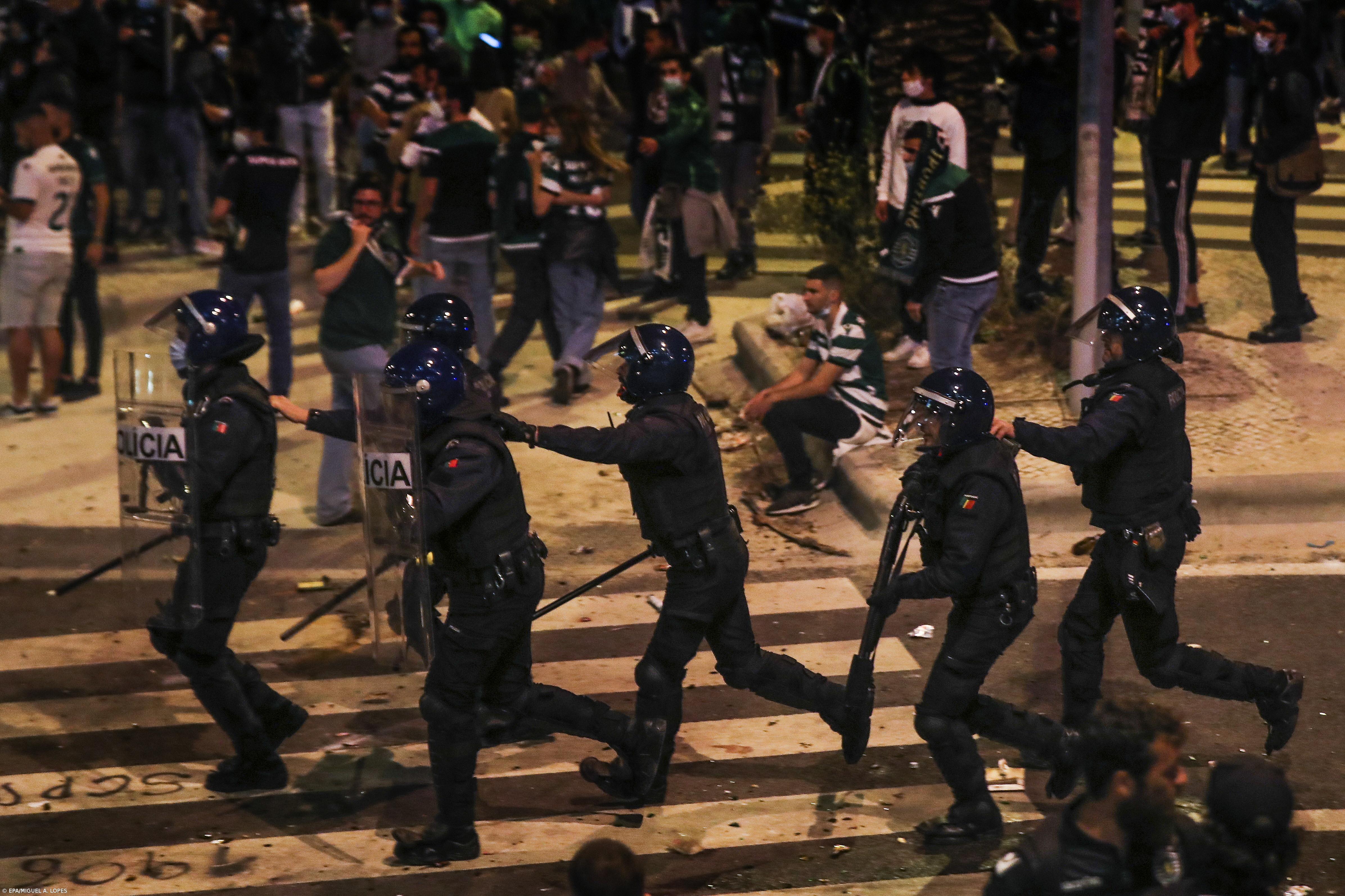 Confrontos entre adeptos e forças de segurança junto ao Estádio José Alvalade – Imagem 3