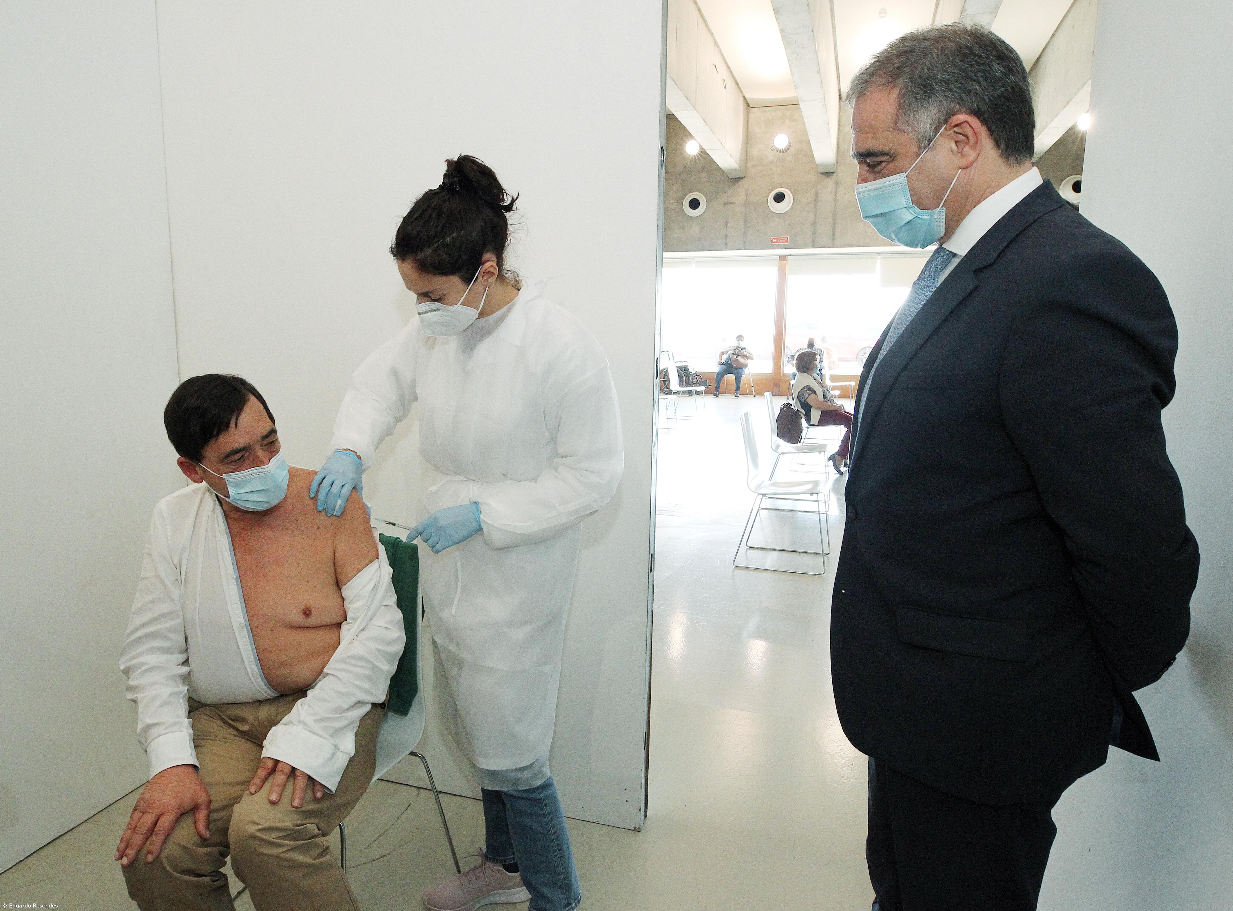 Açores com 52% da população com vacinação completa - Governo – Imagem 1