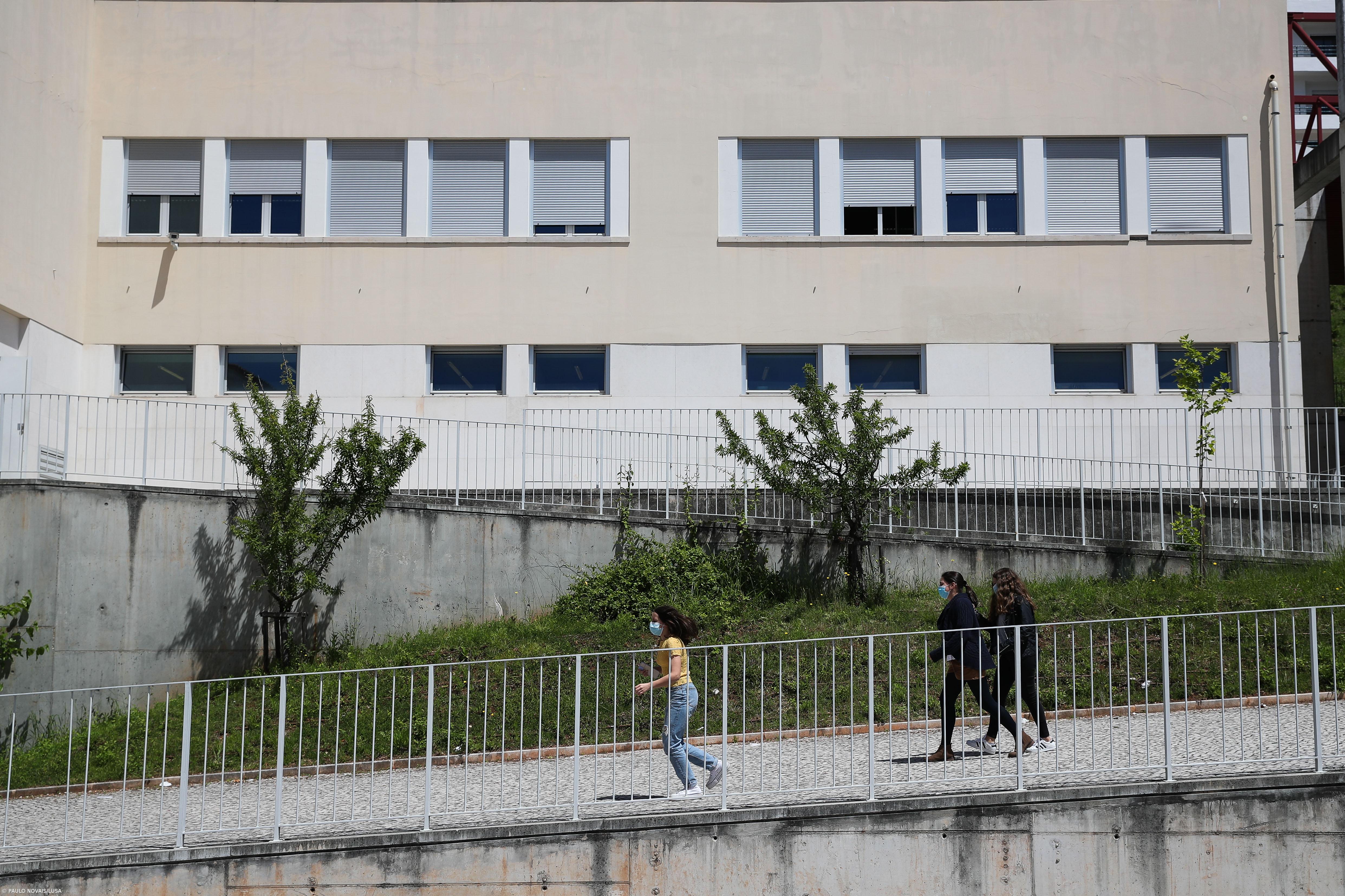 Uma em cada dez escolas "chumba" nos exames – Imagem 1