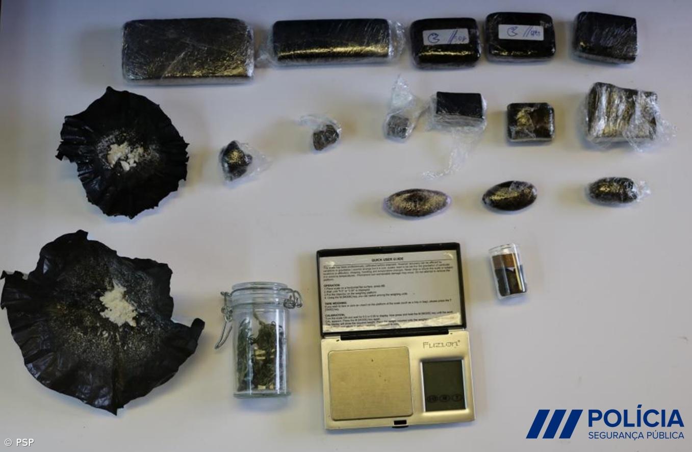 Homem detido pelo crime de tráfico de estupefacientes – Imagem 1