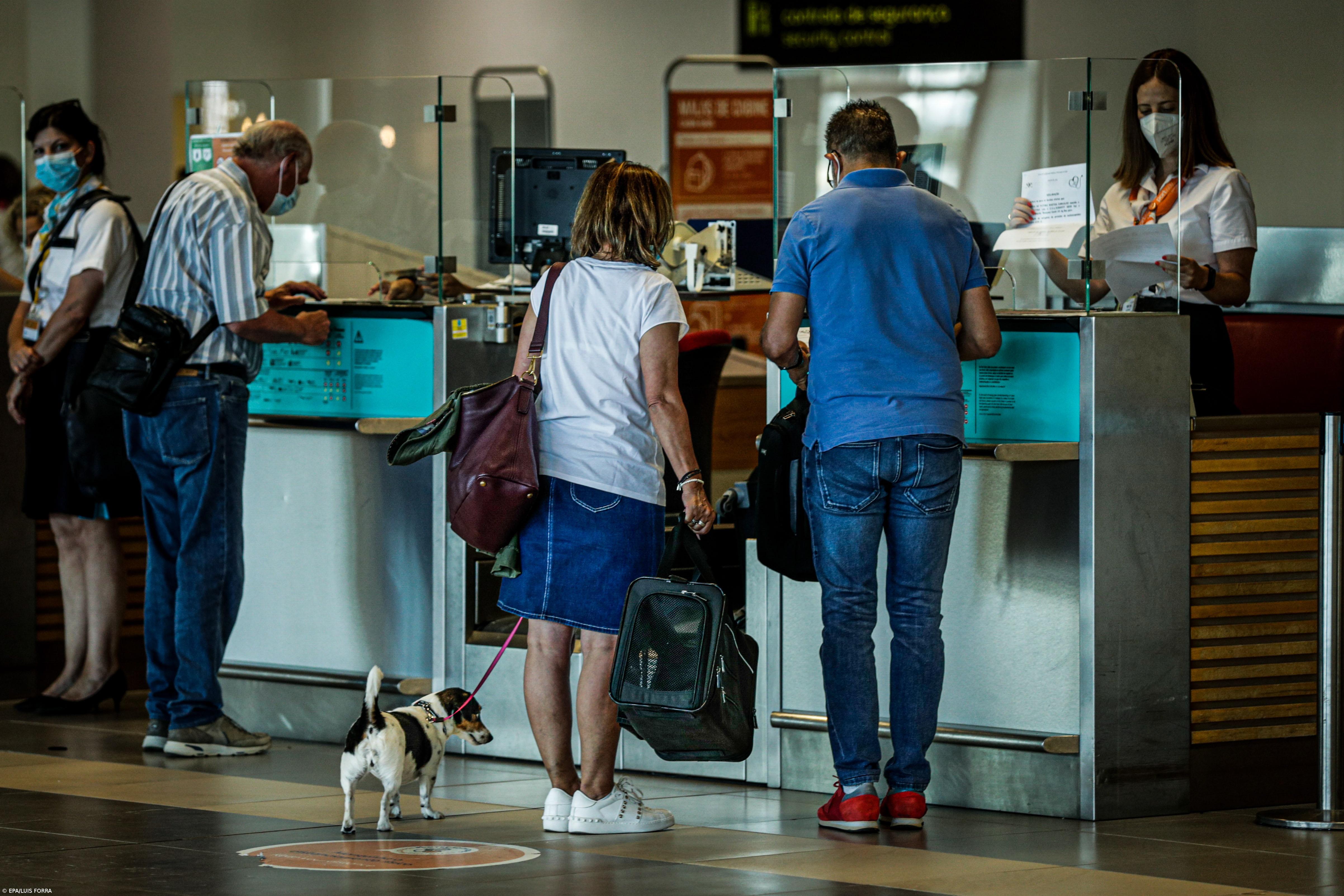 Passageiros nos aeroportos sobem 344% no 1.º semestre e aproximam-se de valores pré-pandemia – Imagem 1