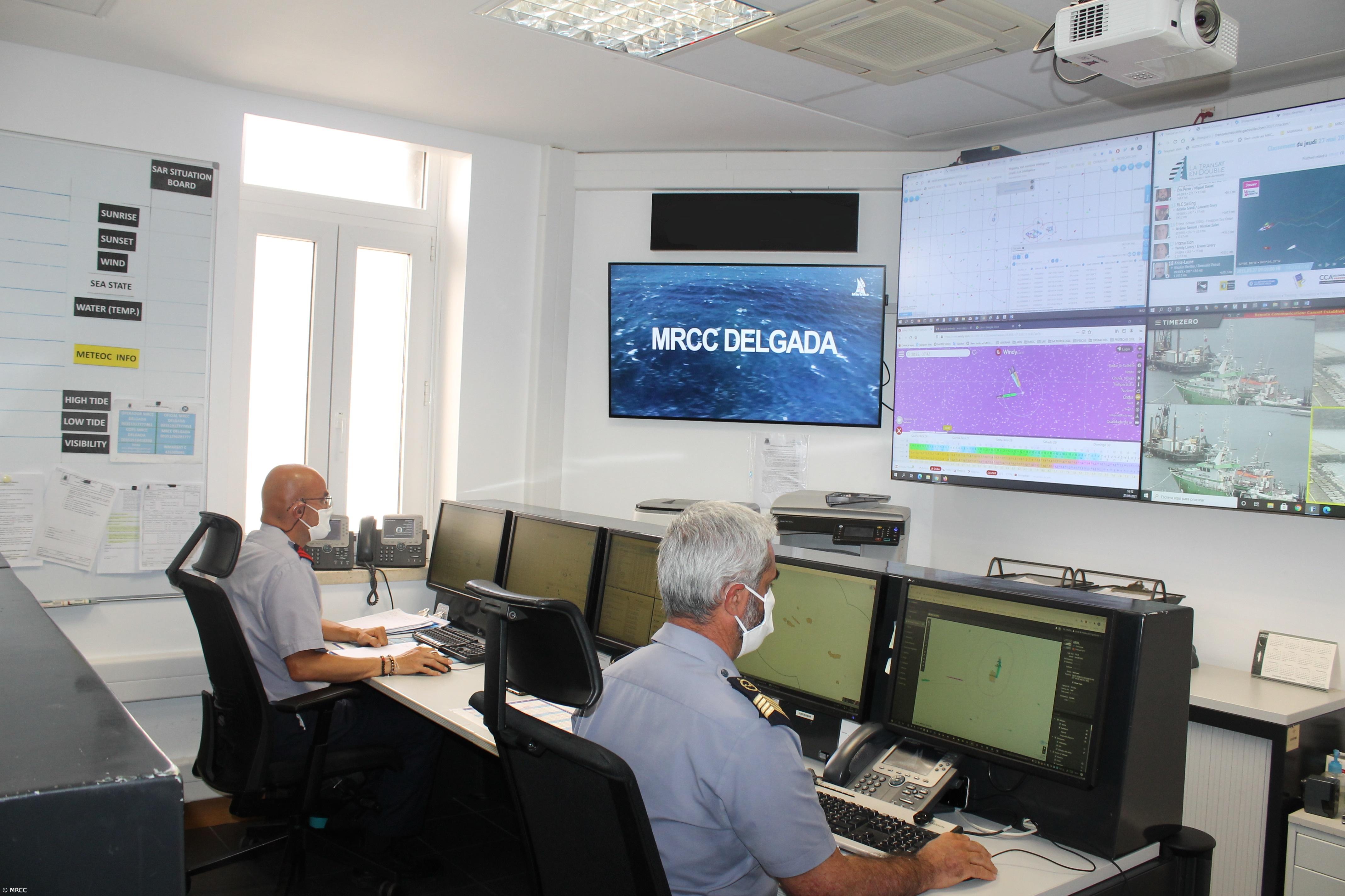 Marinha resgata quatro tripulantes ao largo dos Açores – Imagem 1