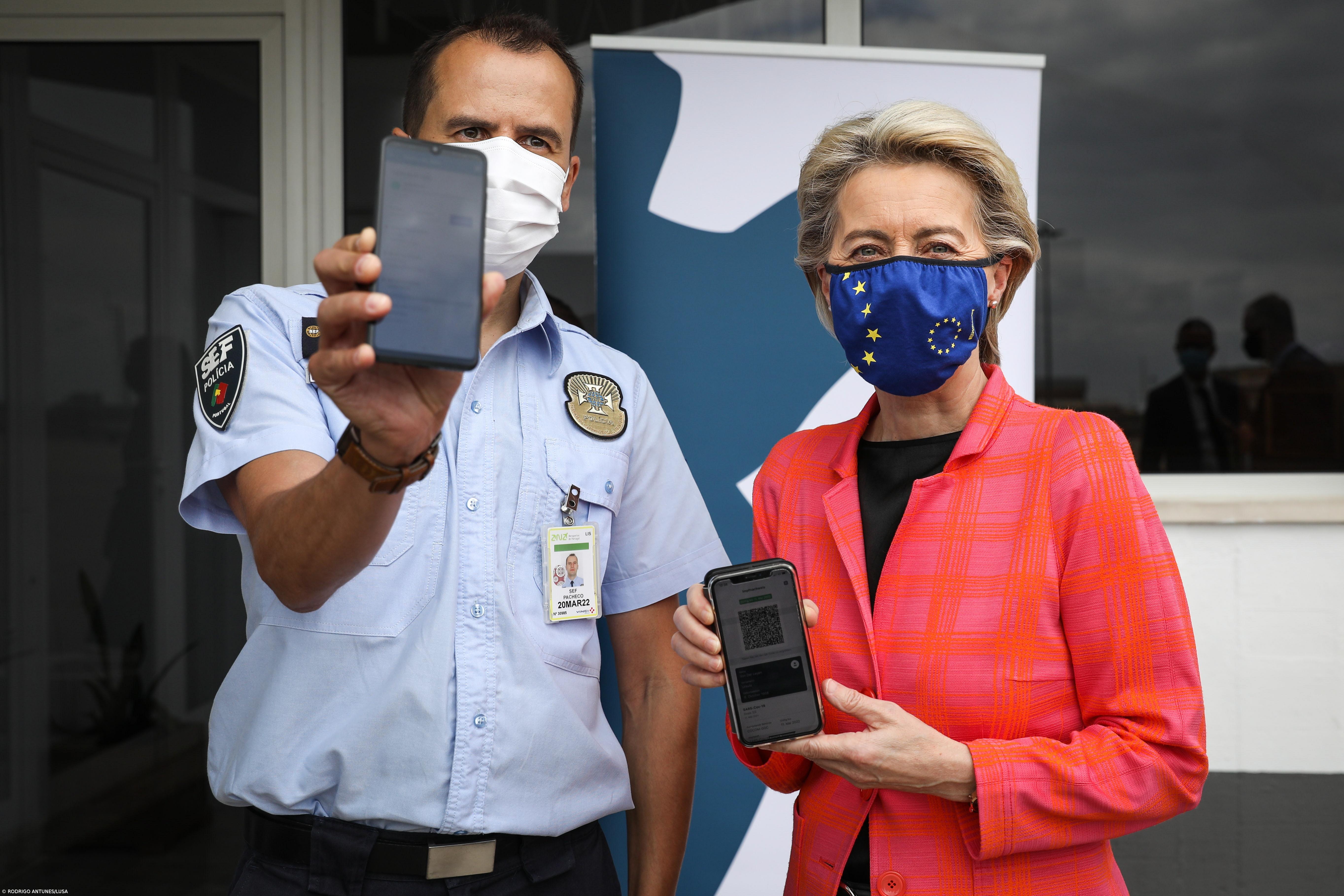 Von der Leyen é a primeira a testar em Portugal aplicação dos certificados digitais – Imagem 1