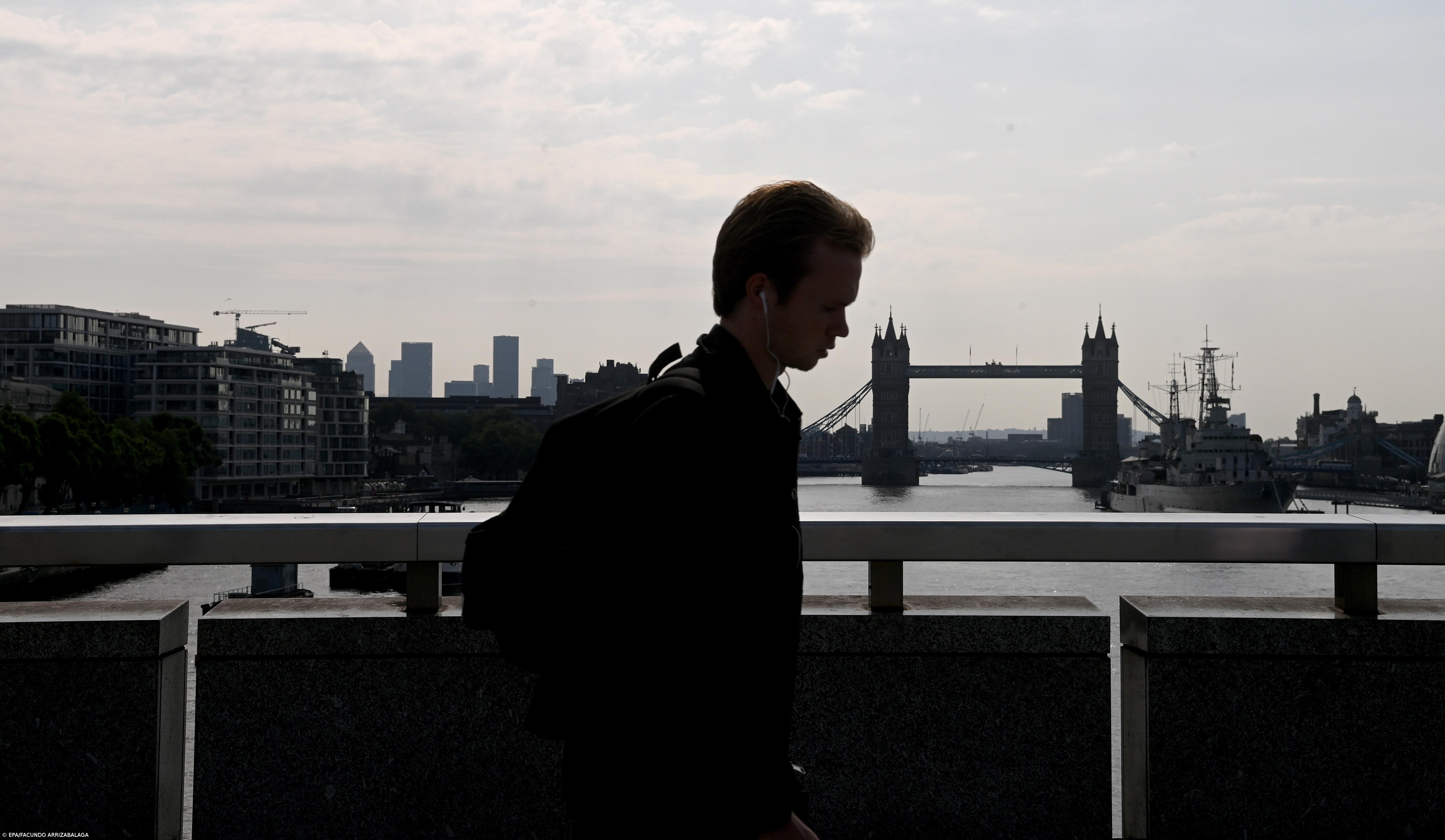 Reino Unido oferece incentivos aos jovens para se vacinarem – Imagem 1