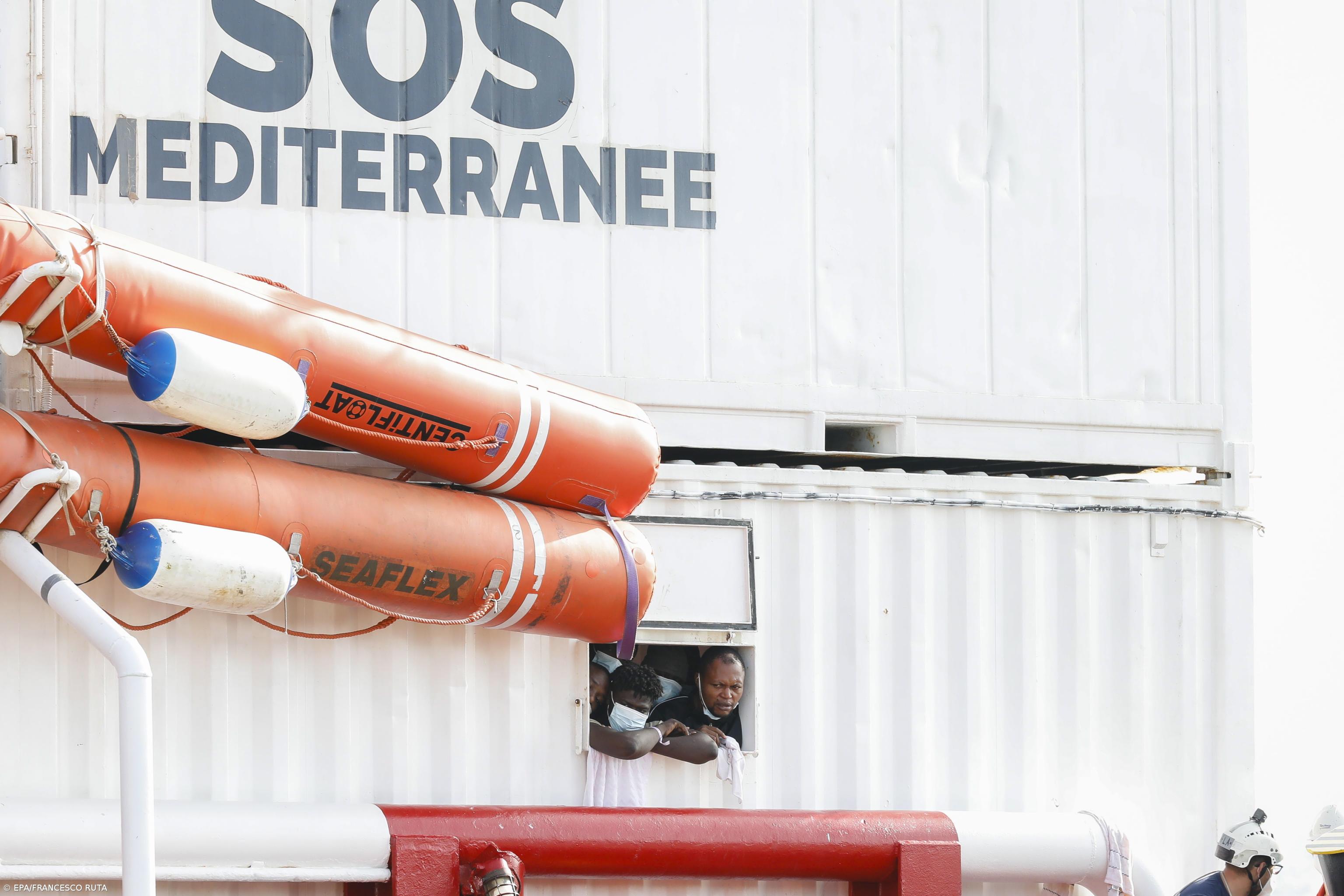 França reforça fronteiras com Itália devido à crise do navio "Ocean Viking" – Imagem 1