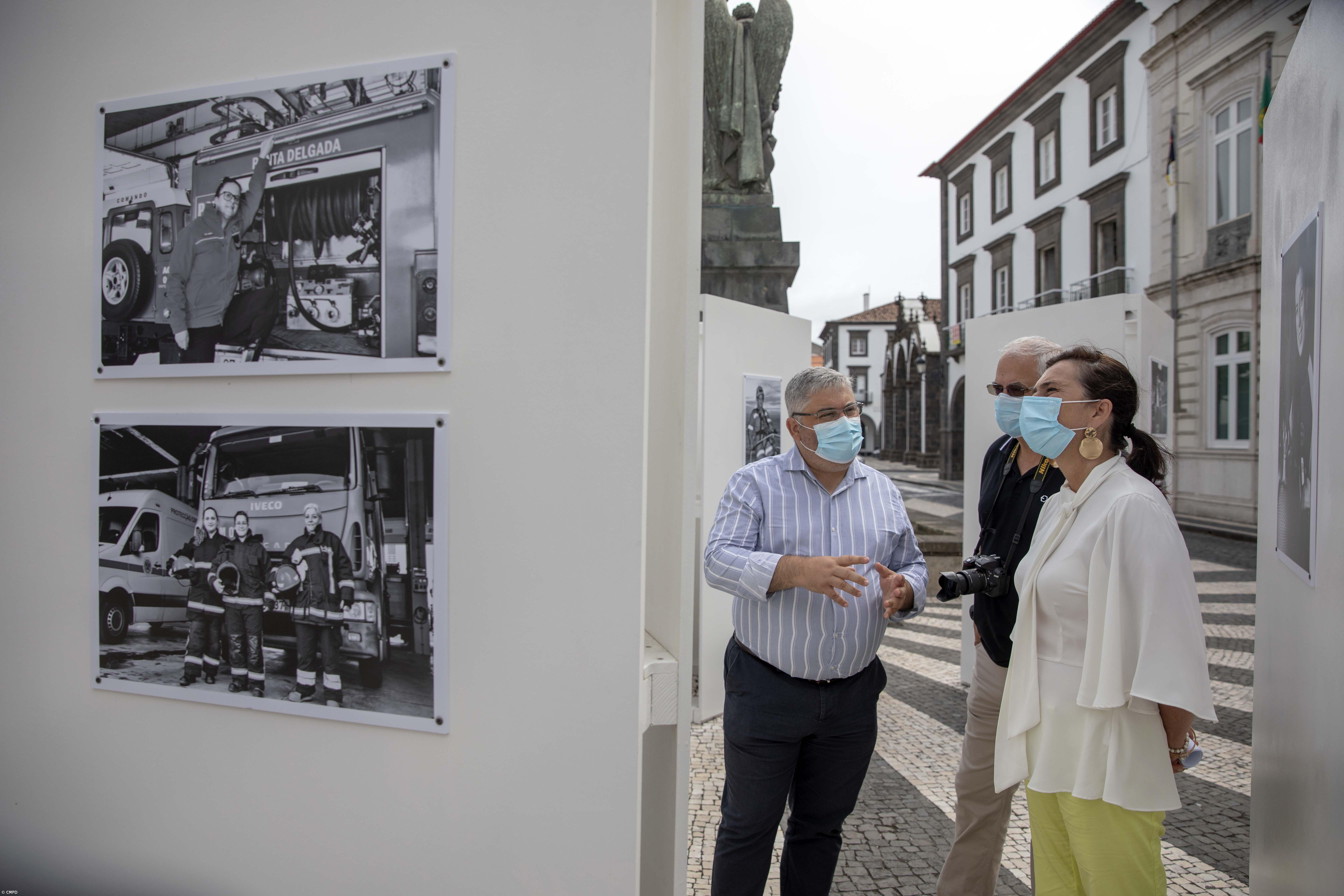 "Soldados da Paz, no feminino!" patente na Praça do Município de Ponta Delgada  – Imagem 1
