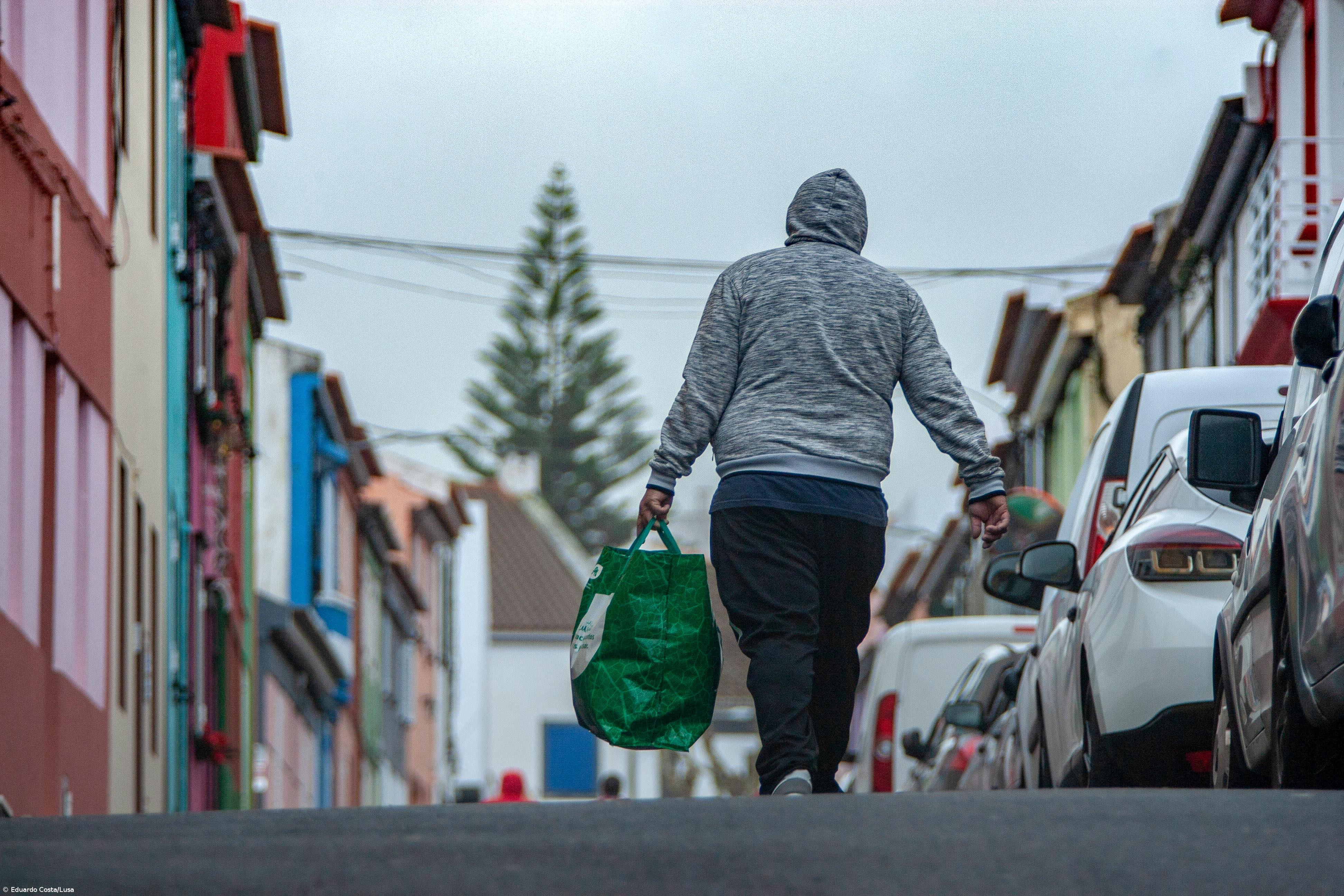 Famílias invadem casas sociais nas ilhas de São Miguel e Terceira  – Imagem 1