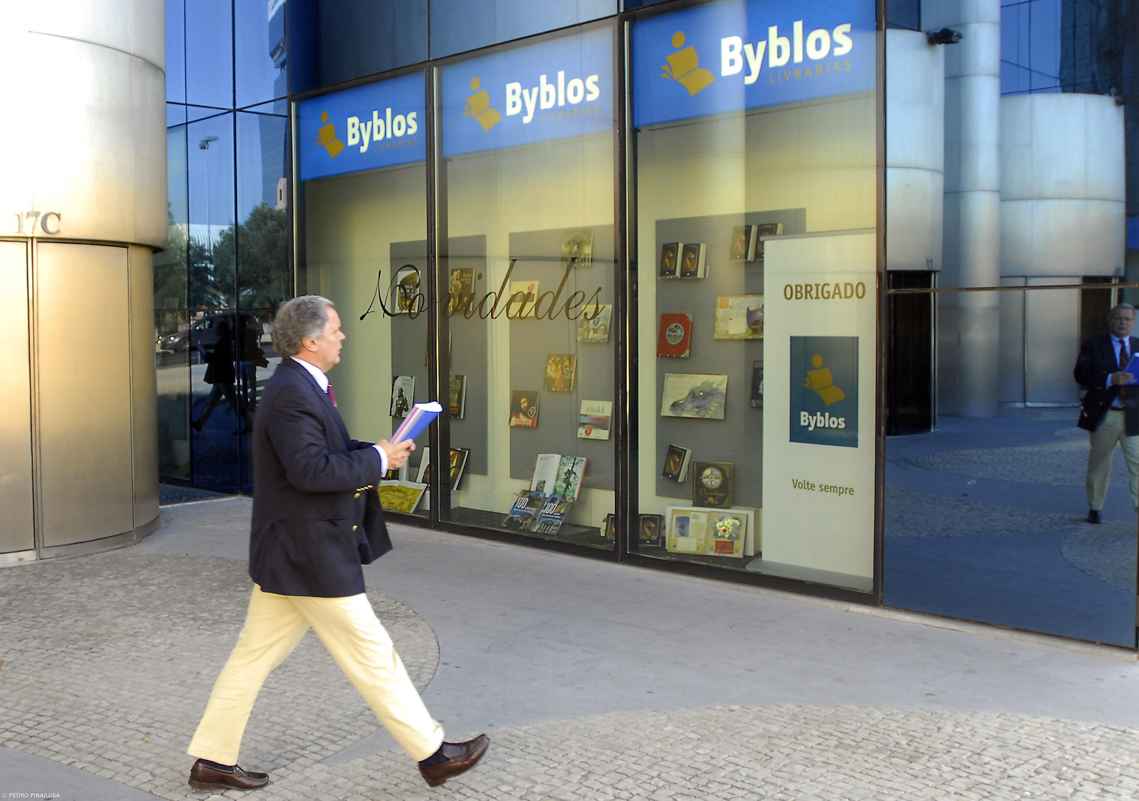  Inaugurada há um ano, a maior livraria do país fecha as portas – Imagem 1