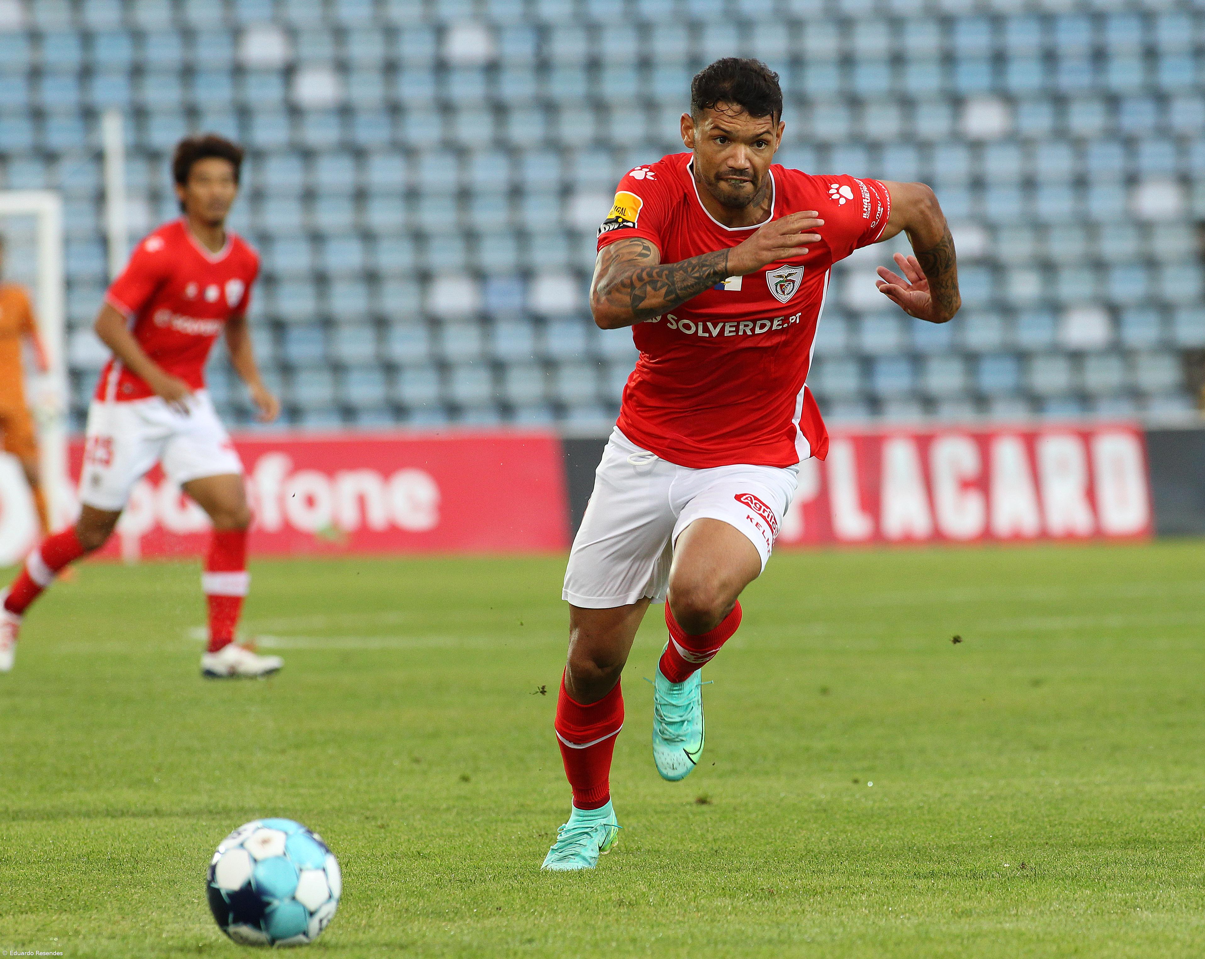 Carlos Júnior a um golo das três dezenas pelo Santa Clara – Imagem 1