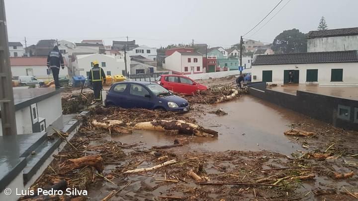 Lesados do temporal nos Mosteiros e Feteiras com apoio de 94,3 mil euros – Imagem 1