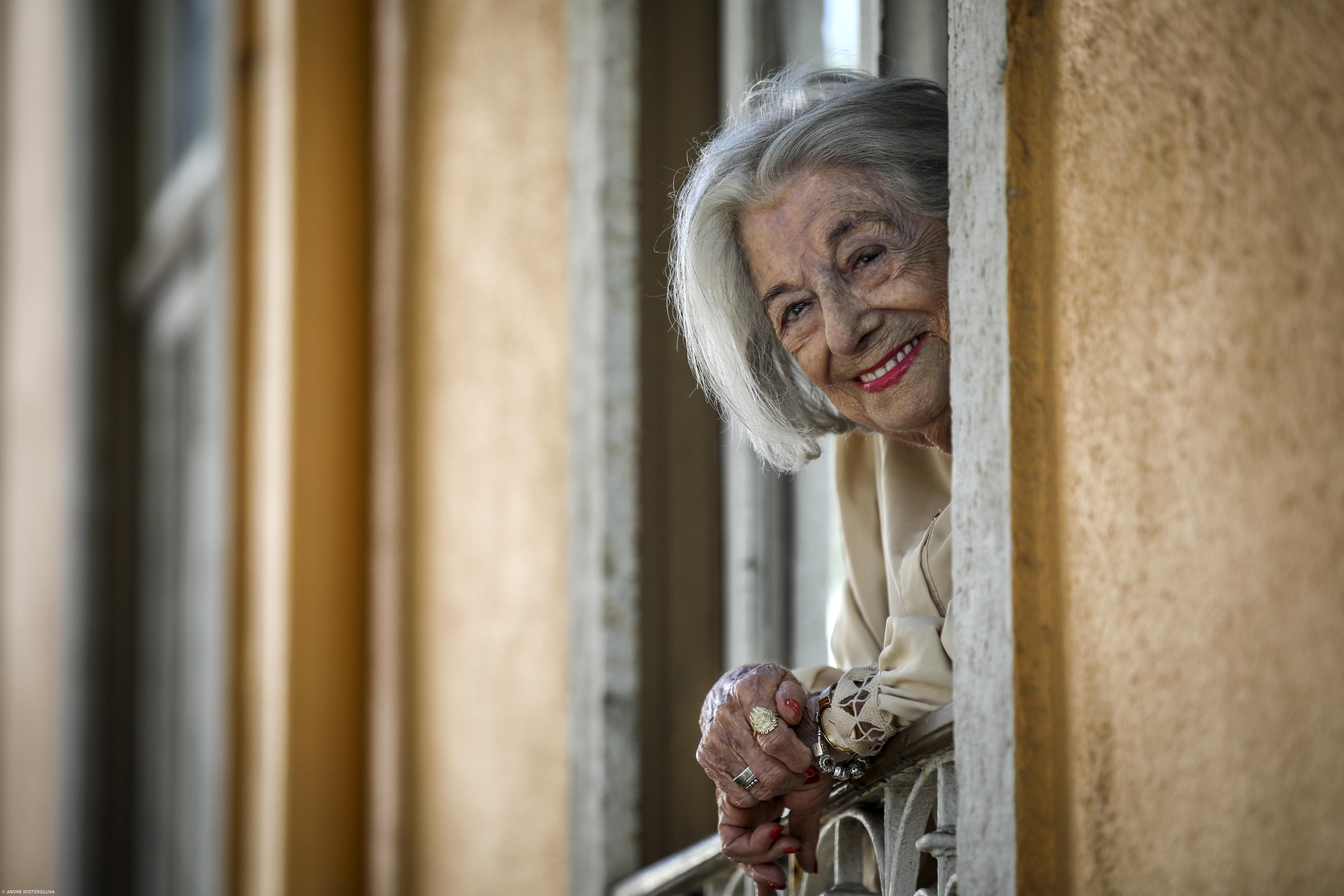 Costa agradece a Eunice Muñoz "tudo o que fez pelo teatro" em 80 anos de carreira – Imagem 1