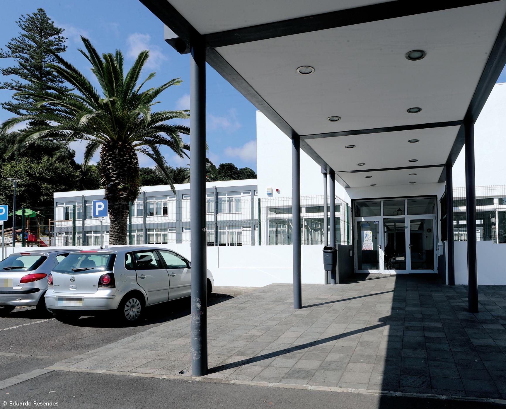 Pais preocupados com défice de auxiliares na Escola das Anexas – Imagem 1