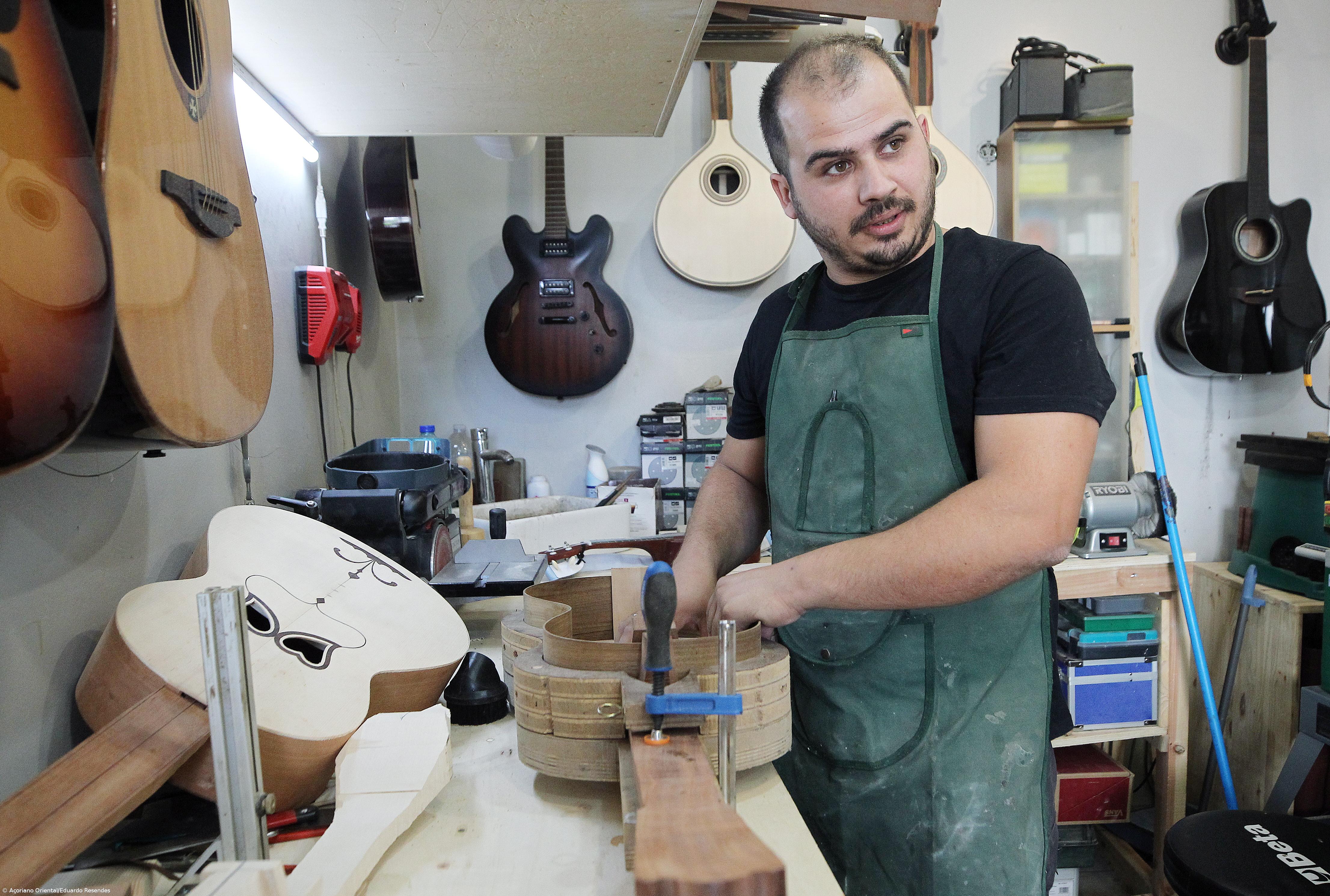 Hugo Raposo, one of rare luthiers in the Azores – Imagem 1