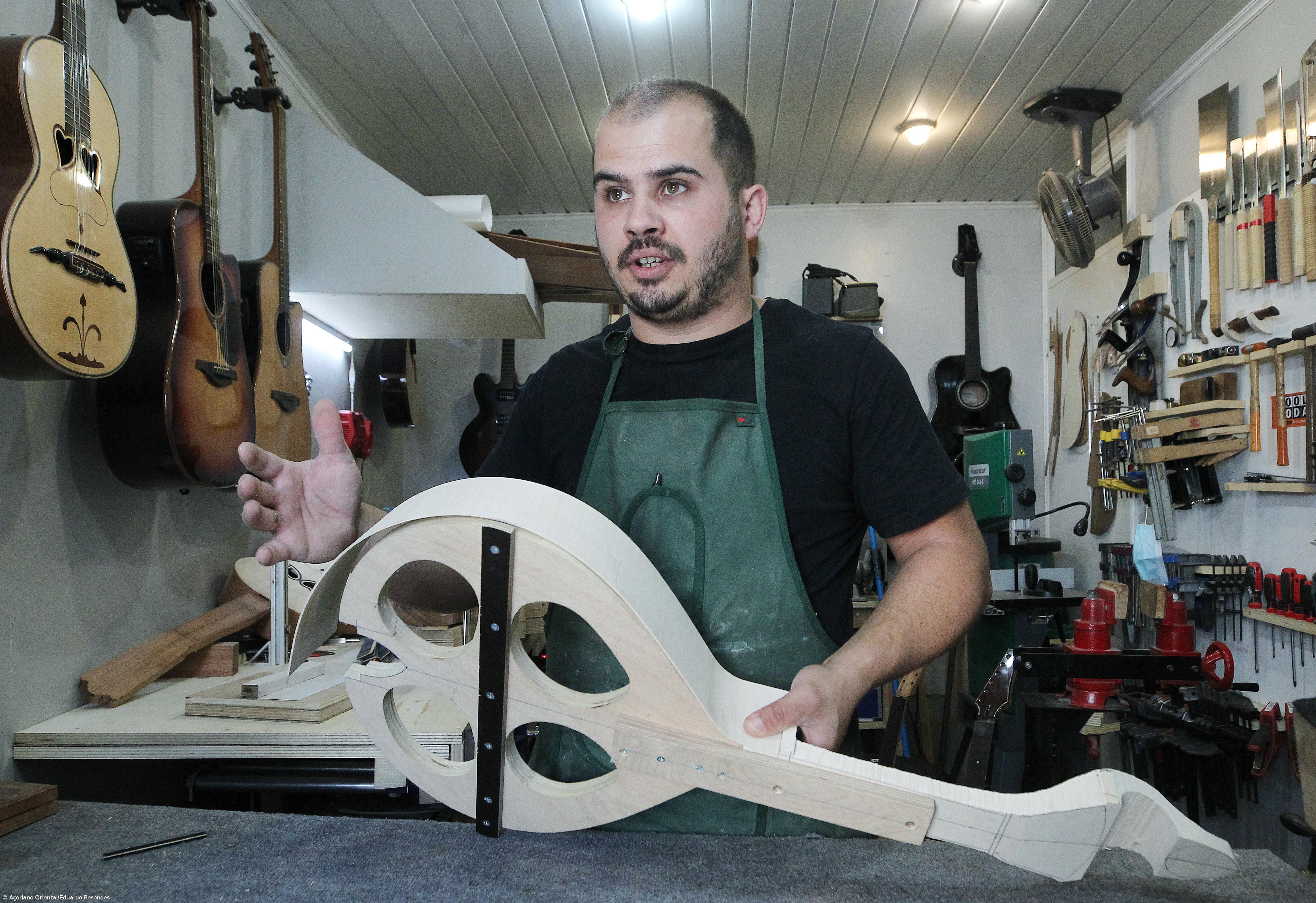 Hugo Raposo, one of rare luthiers in the Azores – Imagem 2
