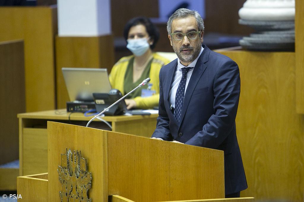 Parlamento dos Açores aprova projeto do PS para recrutamento de assistentes operacionais nas escolas – Imagem 1