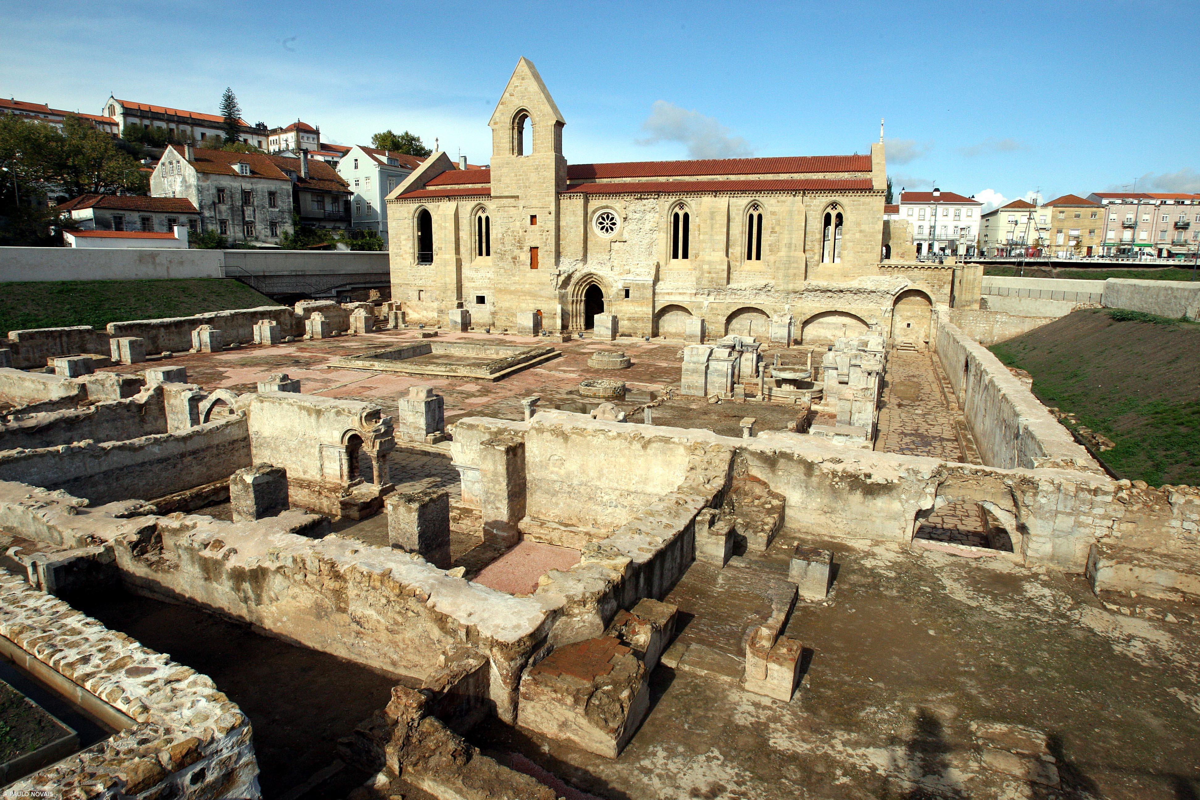 Mosteiro de Santa Clara-a-Velha tem arquitectura de nível internacional  – Imagem 1