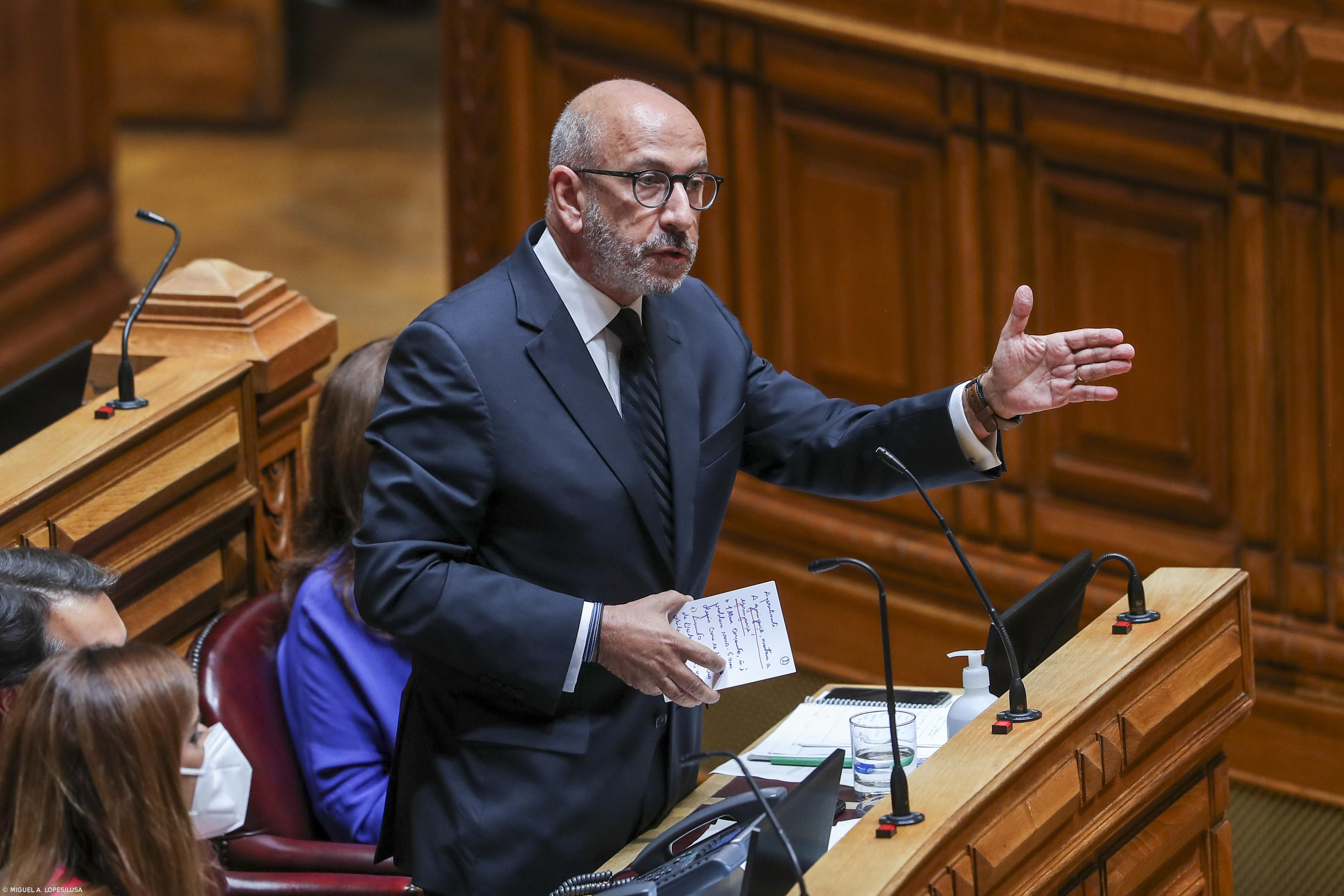 CDS diz que Costa está "entre a espada e o muro" e "não tem como sair" – Imagem 1