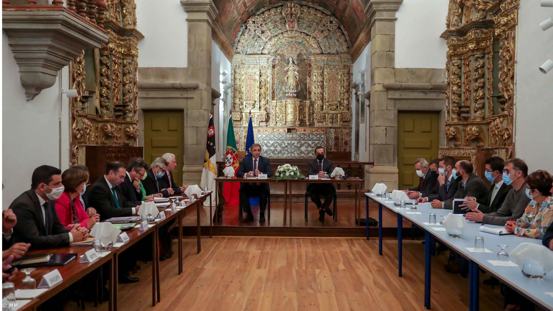 Açores devem ter “melhores de condições de atractibilidade” para travar despovoamento – Imagem 1