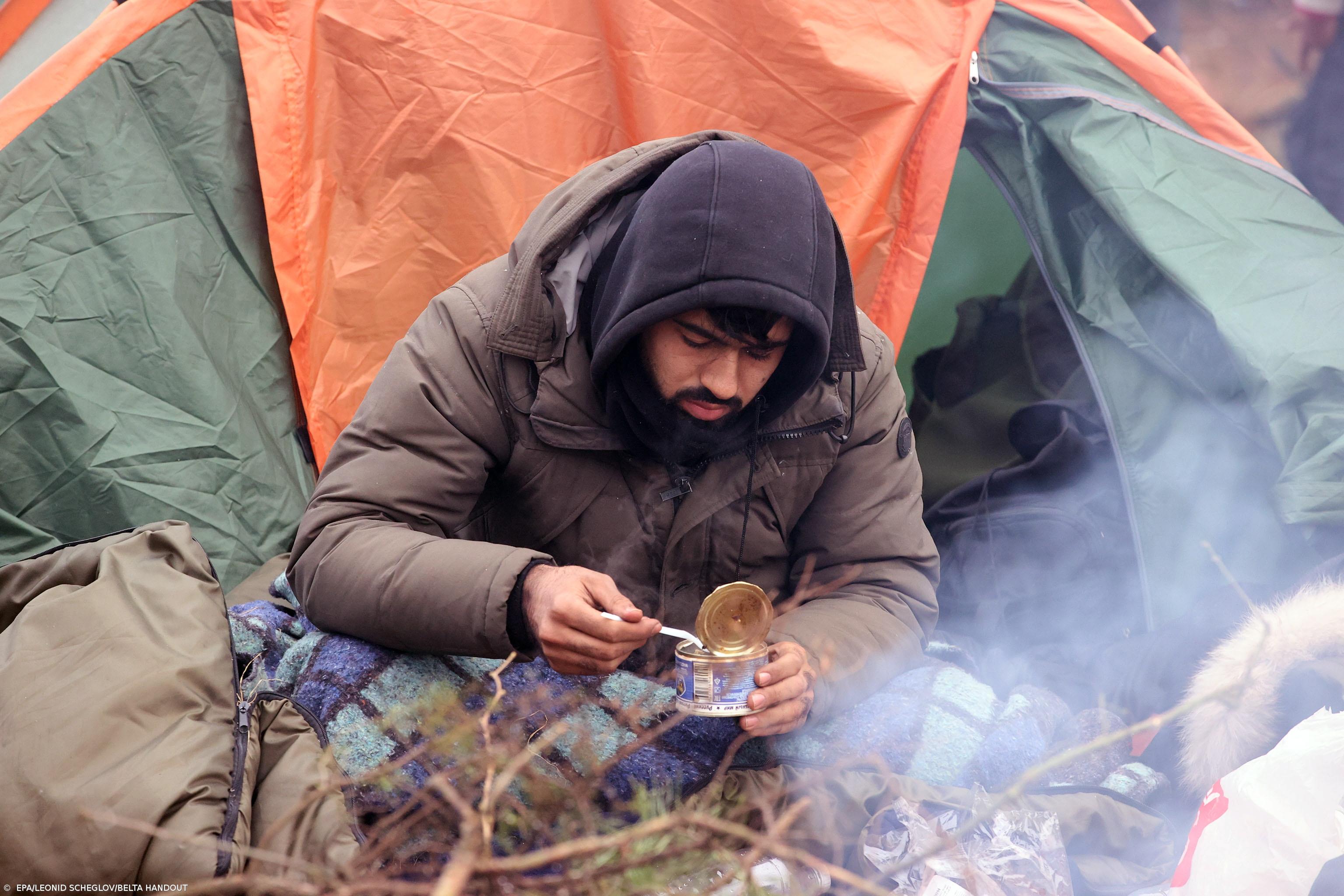 Polónia diz que a Bielorrússia está a retirar migrantes em autocarros – Imagem 1