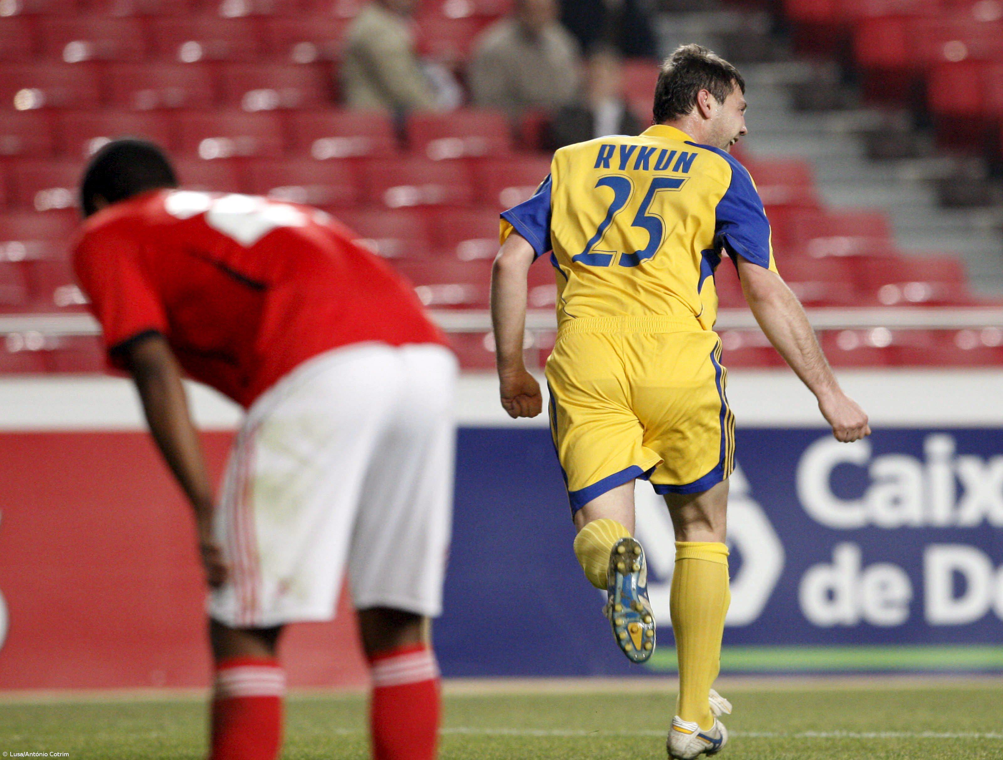 Benfica perde com Metalist e é eliminado – Imagem 1