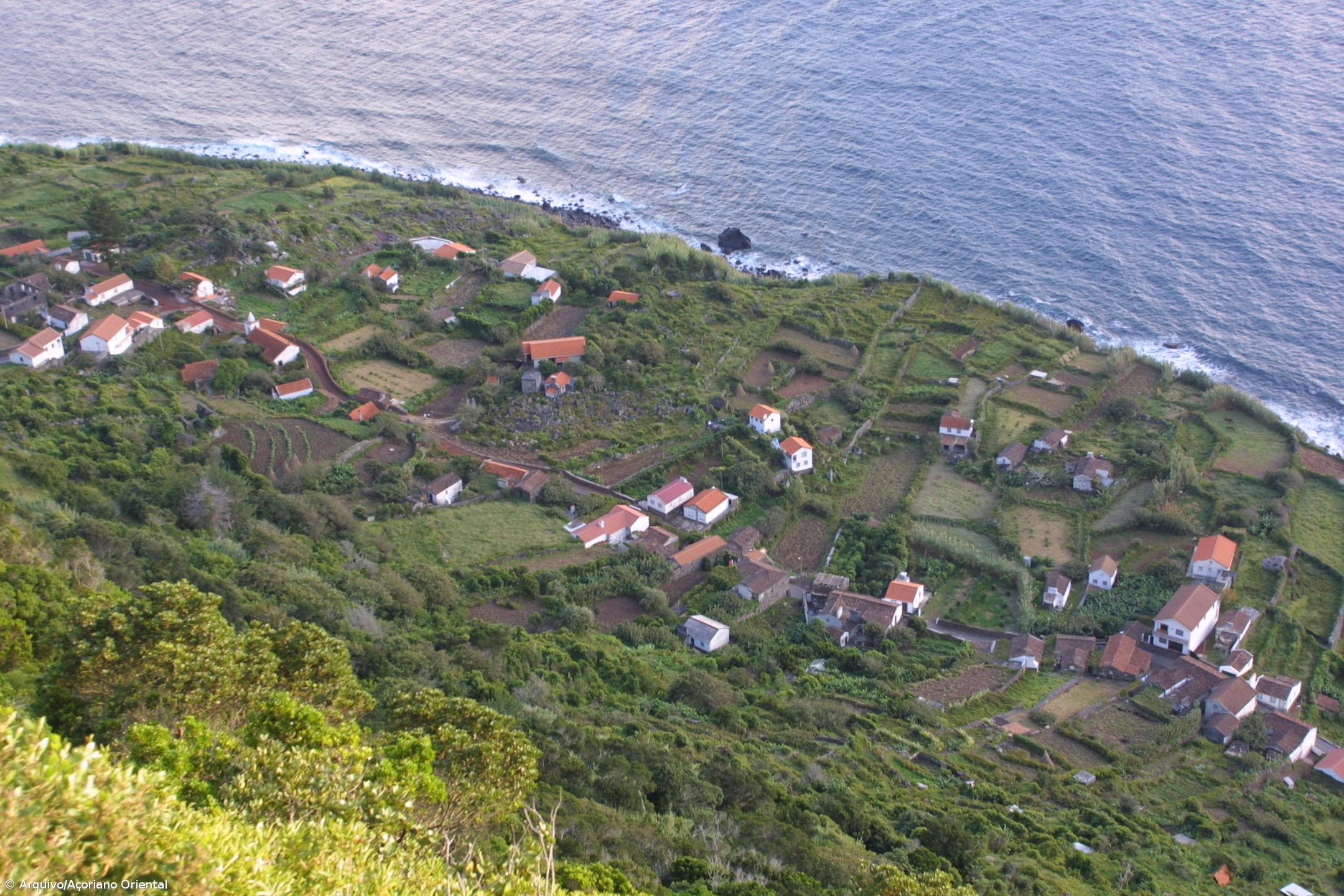 Derrocada na Fajã de São João deixa 32 habitantes isolados – Imagem 1