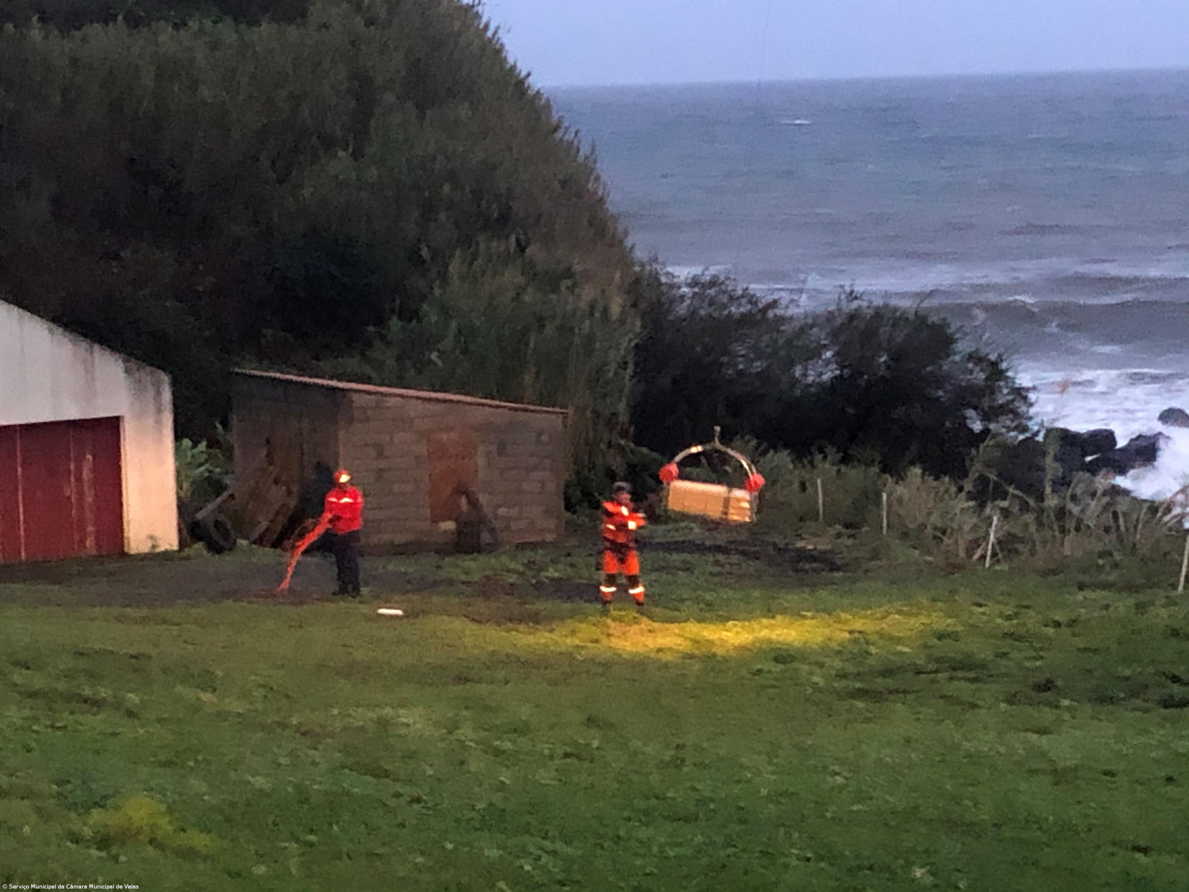 Fajã da ilha de São Jorge isolada mais 48 horas  – Imagem 2