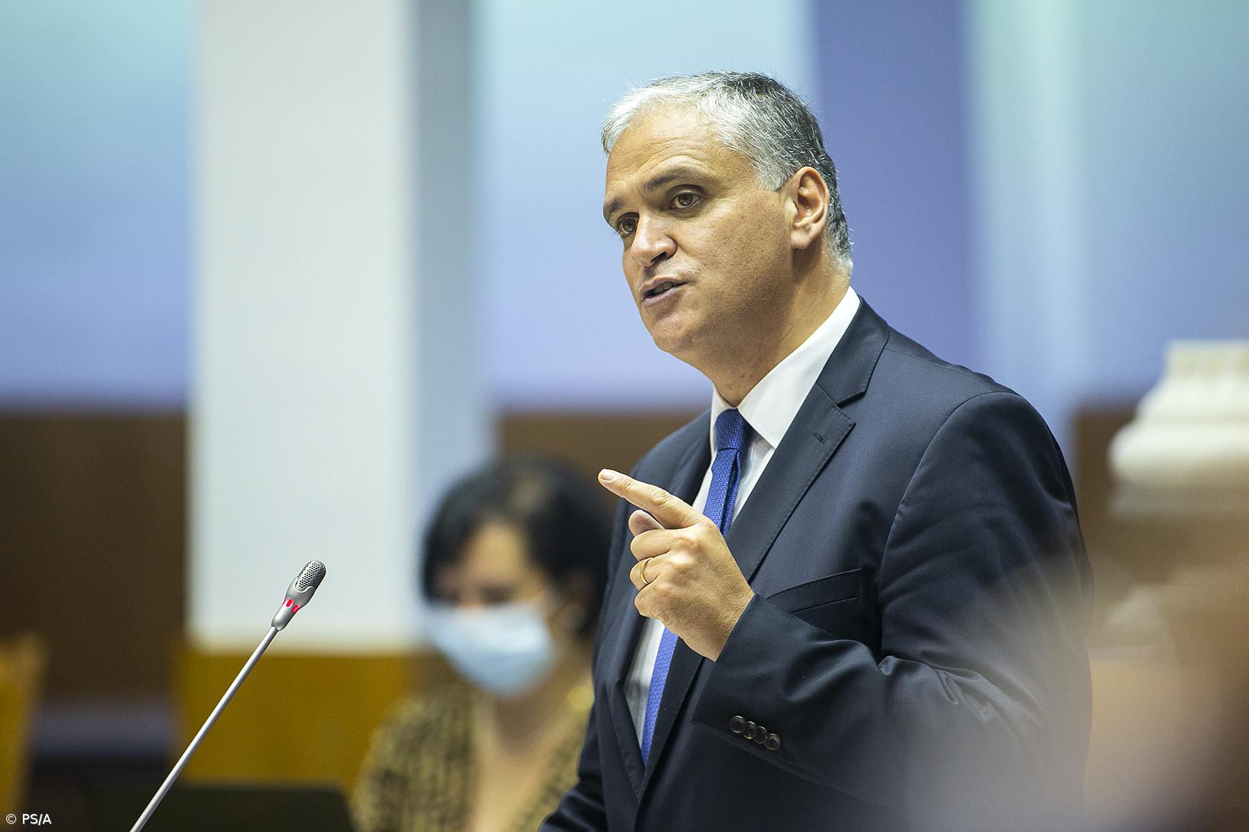 Líder do PS/Açores acusa Governo Regional de não ser capaz de tomar medidas  – Imagem 1
