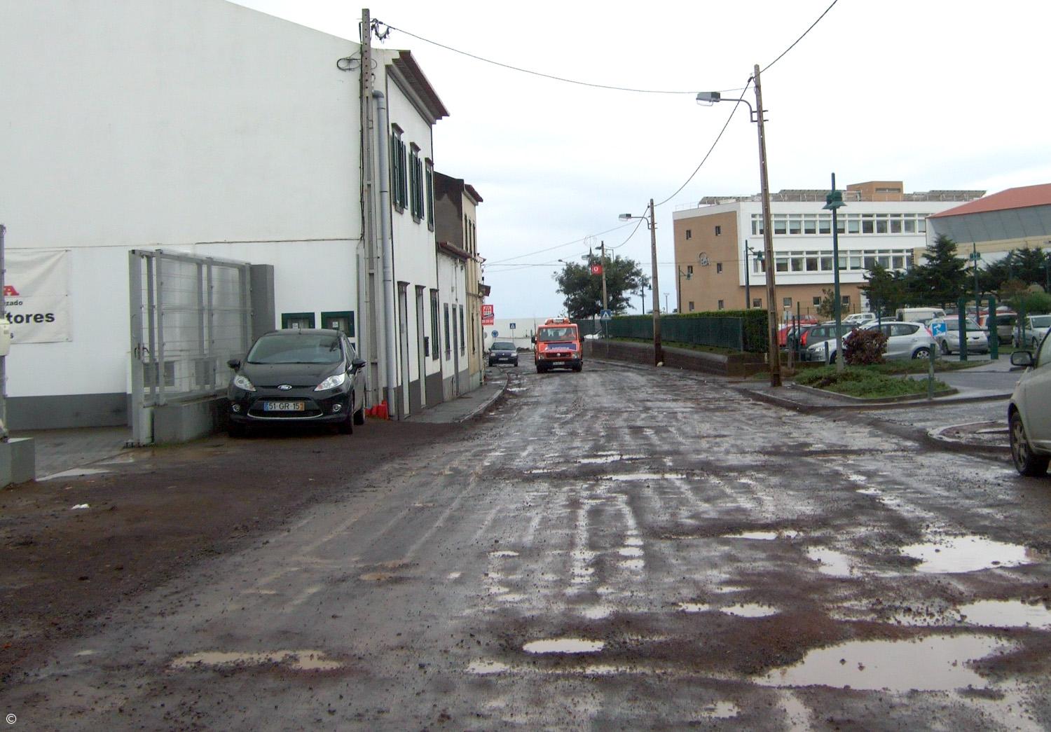 Descontentamento com obras paradas no Caminho da Levada  – Imagem 1