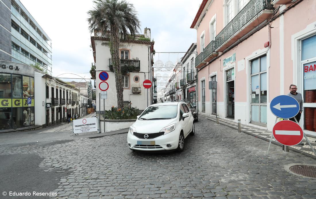 Abaixo-assinado pede “reabertura imediata” de ruas encerradas em Ponta Delgada – Imagem 6