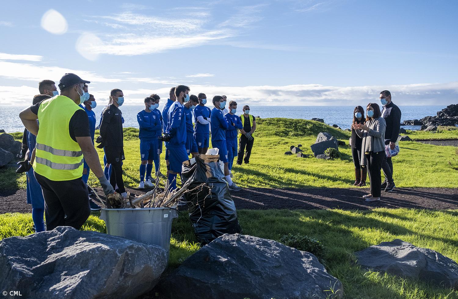 Recolhidos 1500 kg de resíduos na limpeza na Baía de Santa Cruz – Imagem 1