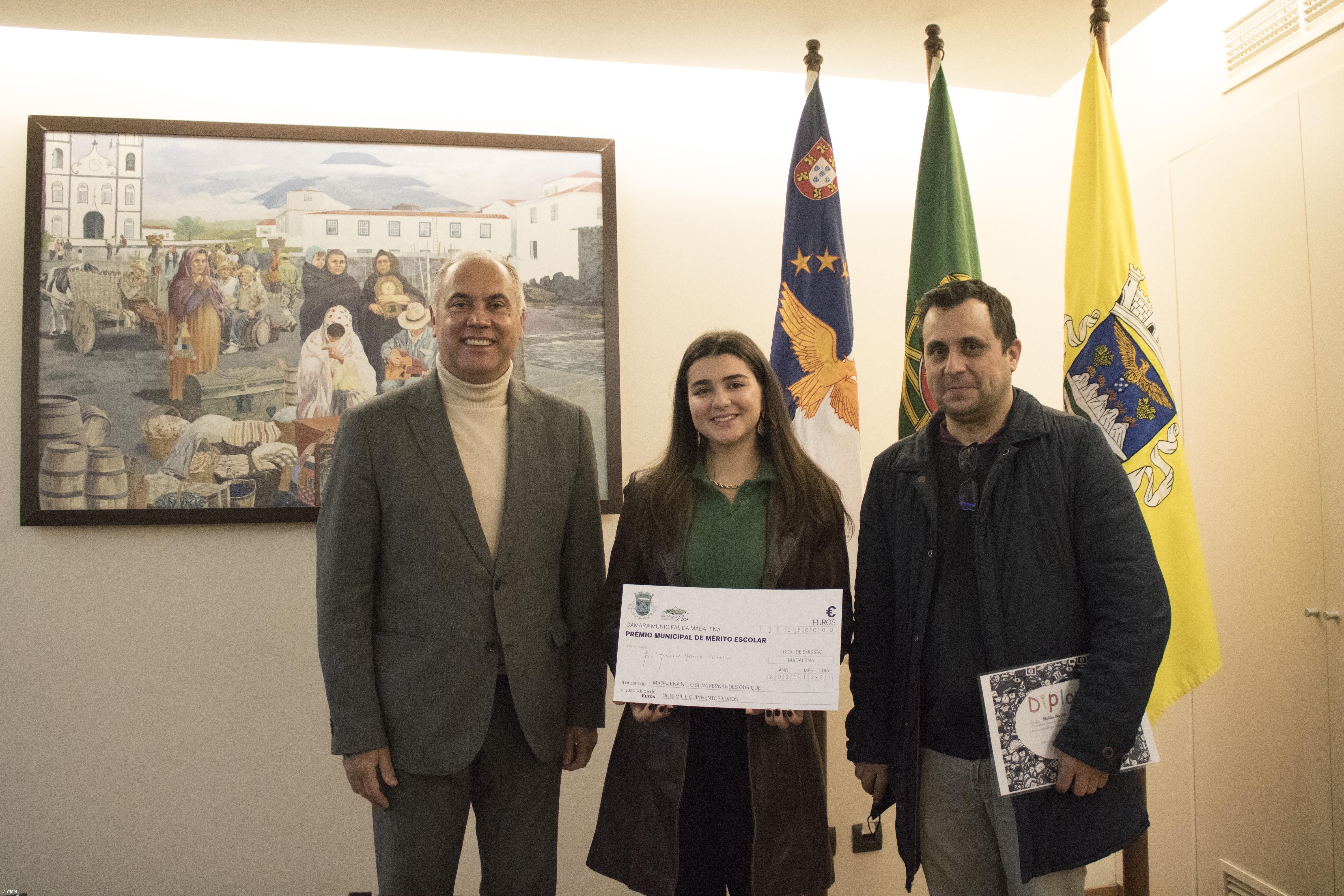 Câmara da Madalena distingue melhor aluno da Escola Cardeal Costa Nunes – Imagem 1