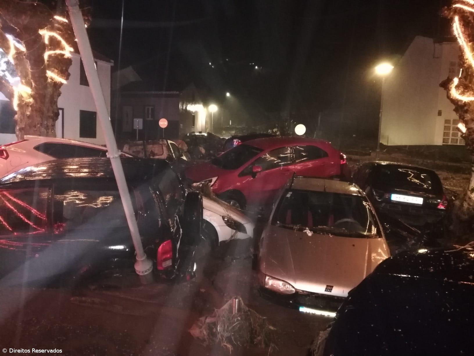 Protecção Civil registou na última madrugada 76 ocorrências em quatro ilhas  – Imagem 1