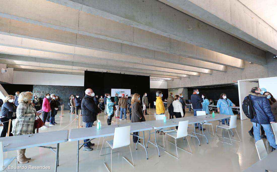 Coabitantes com reforço de vacina deixam de ficar em isolamento nos Açores – Imagem 1