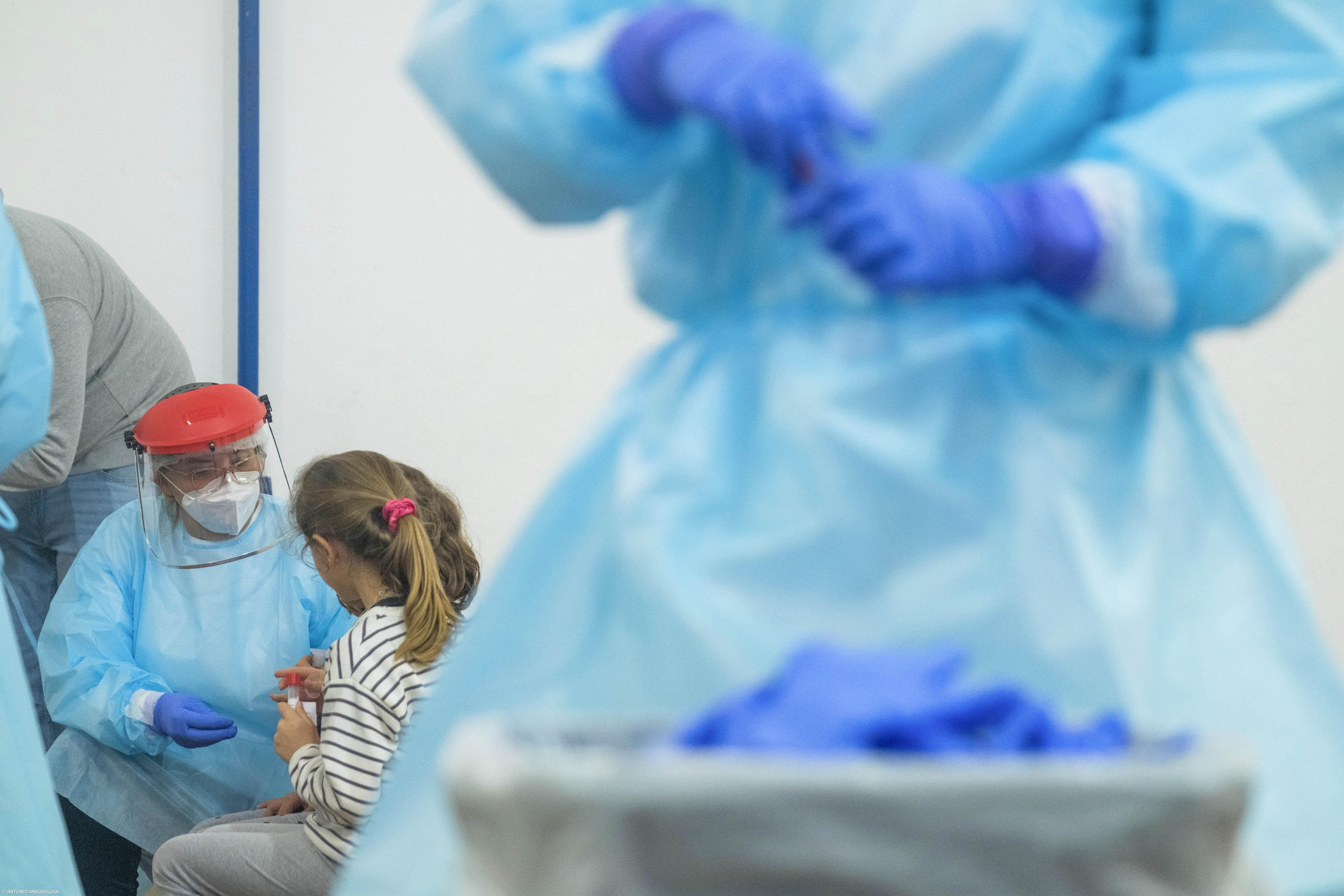 Açores com dois óbitos, 554 novos casos positivos e 496 recuperações nas últimas 24 horas – Imagem 1