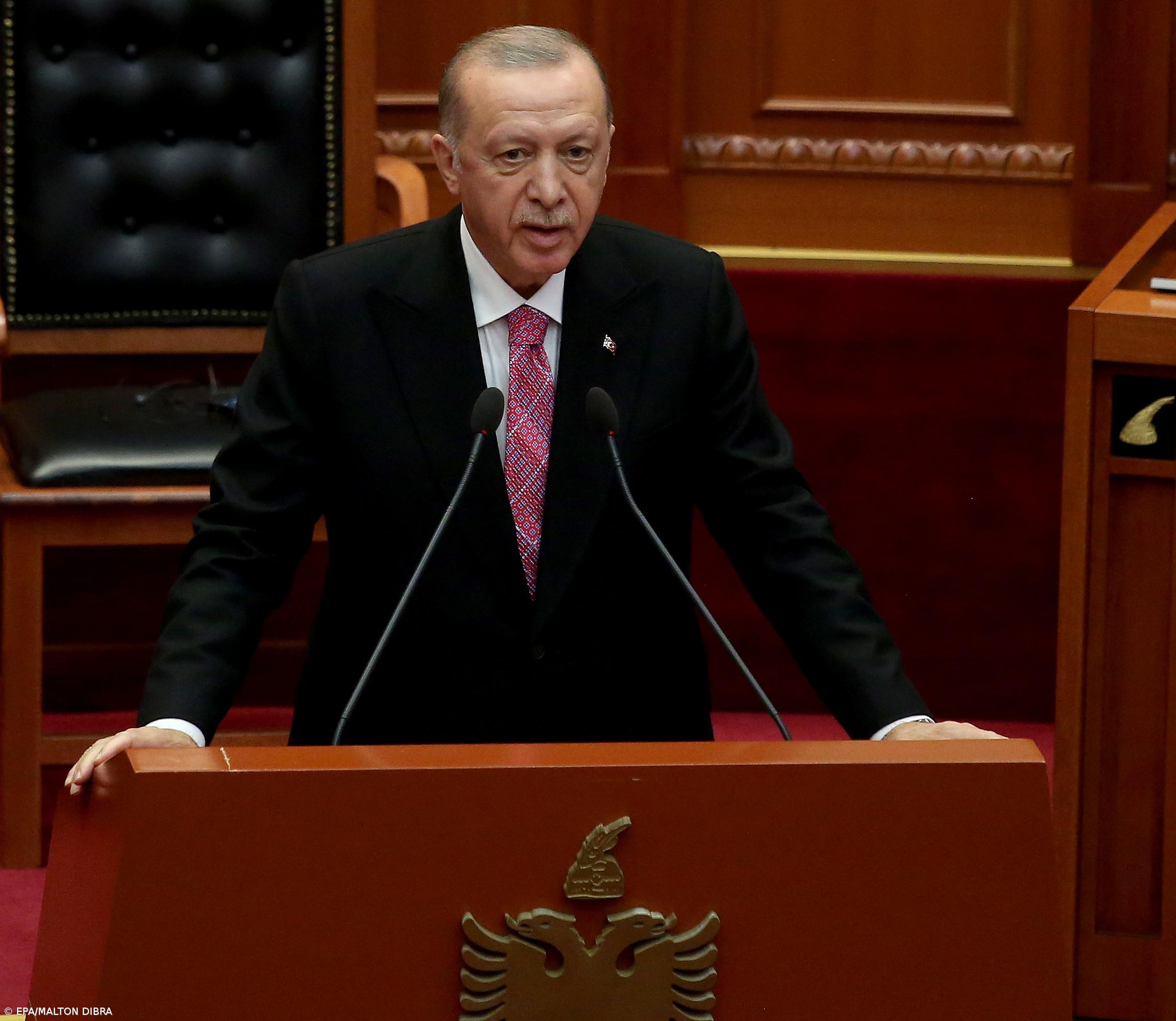 Erdogan vai reunir-se com Putin e Zelensky para retomar acordo exportação de cereais – Imagem 1