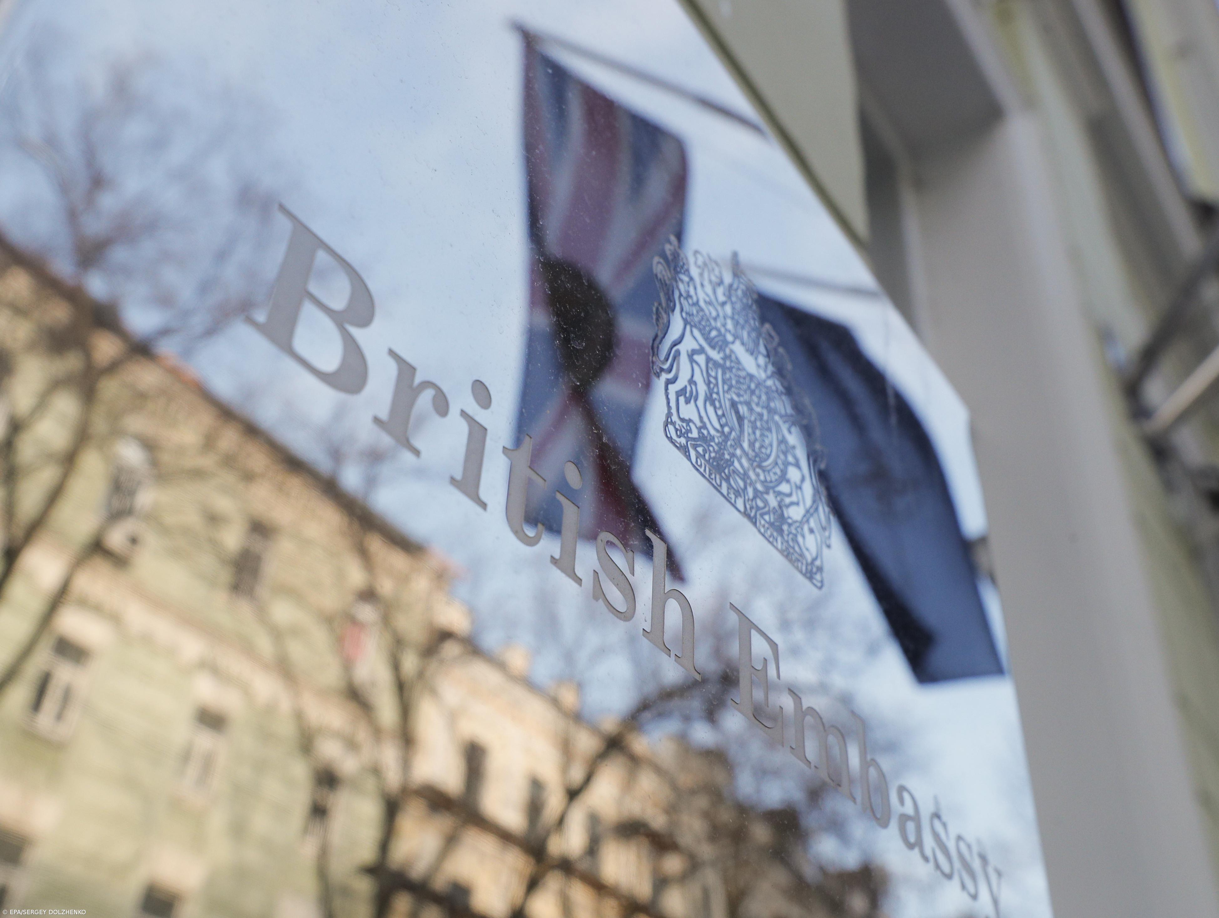 Reino Unido junta-se aos EUA e começa a retirar diplomatas de Kiev – Imagem 1