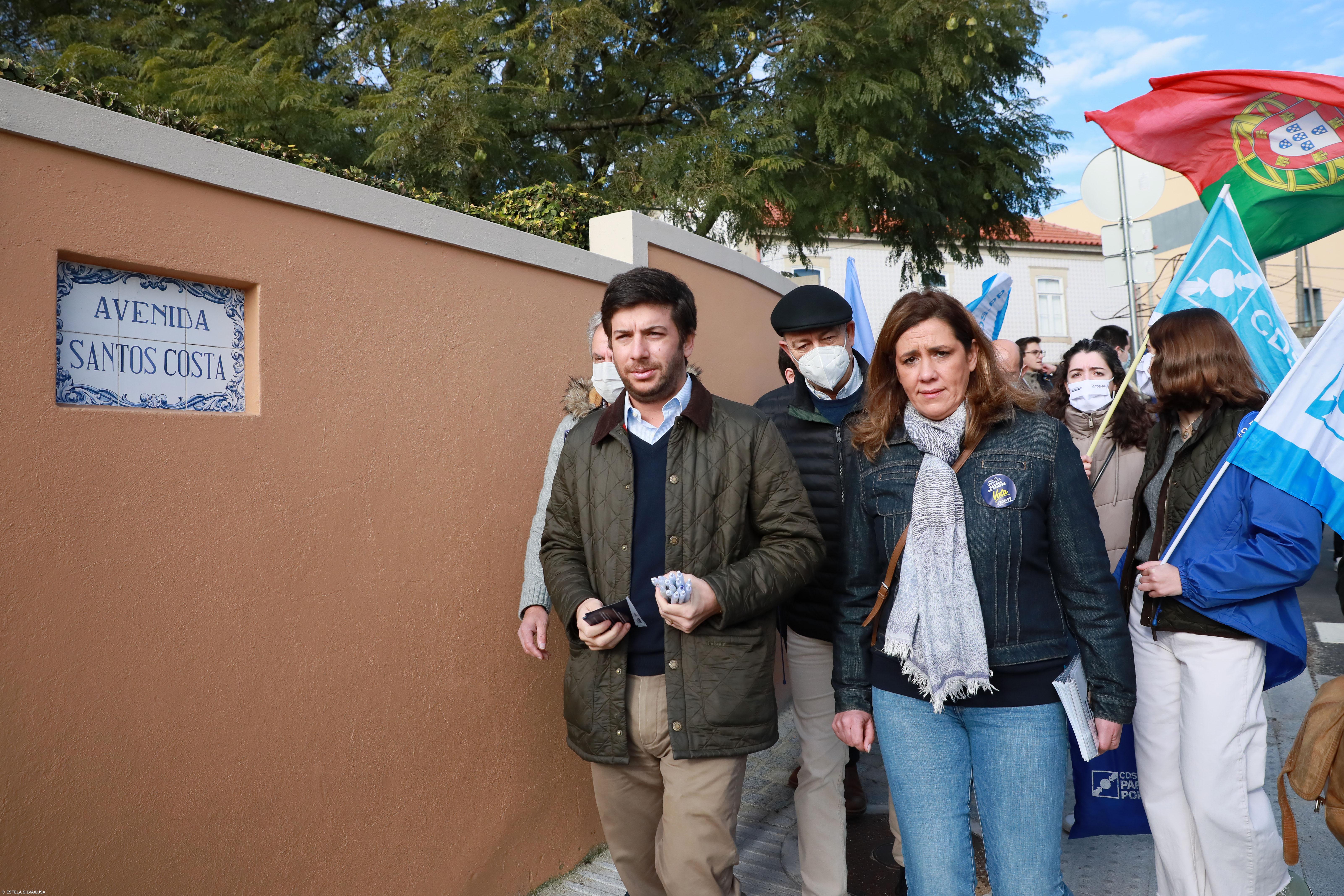 Rodrigues dos Santos diz que 'fogo amigo' interno "matou" a sua liderança do CDS-PP – Imagem 1