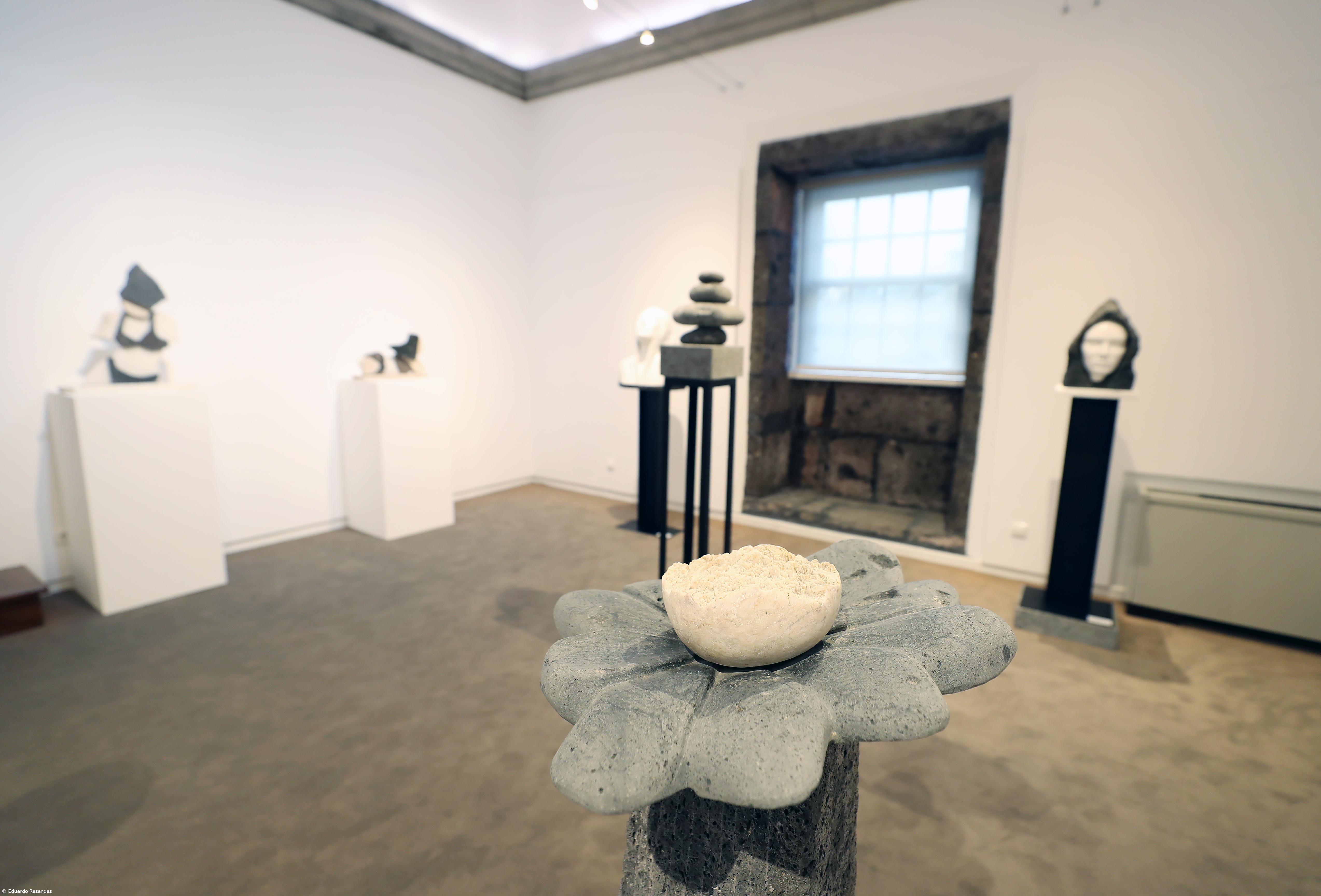 Nova exposição de Catarina Alves centrada no retrato – Imagem 1