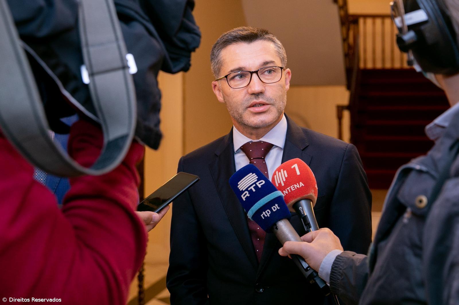 Luís Garcia condena guerra e lamenta atropelo dos valores democráticos – Imagem 1