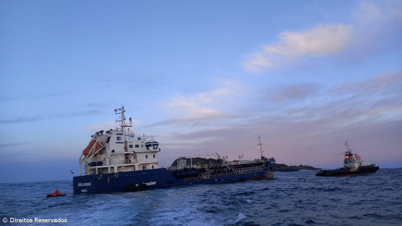 Transinsular substitui navio acidentado nos Açores para abastecimento de combustíveis – Imagem 1