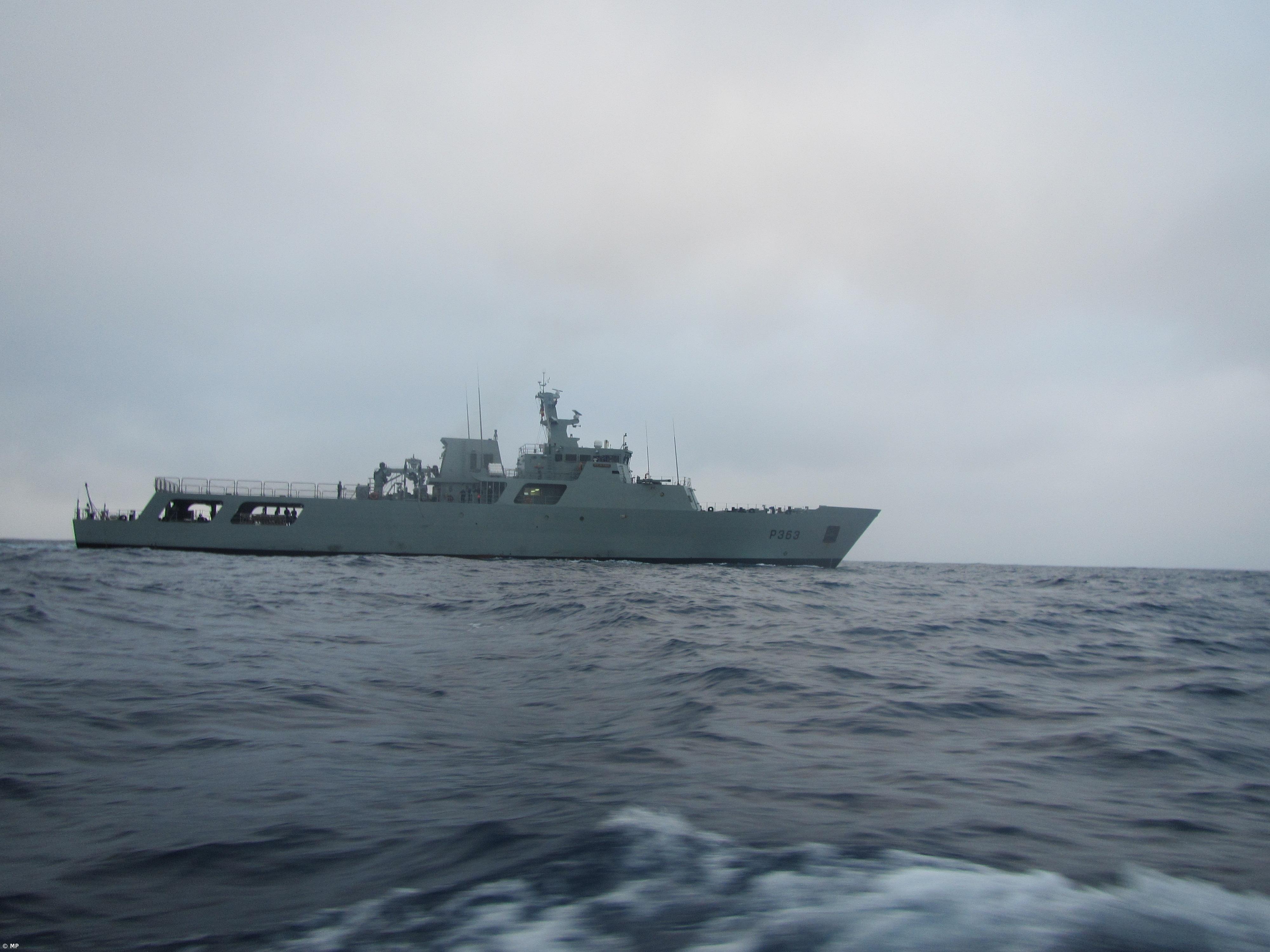 Navio mercante com incêndio a bordo nos Açores, tripulantes estão a ser resgatados – Imagem 1