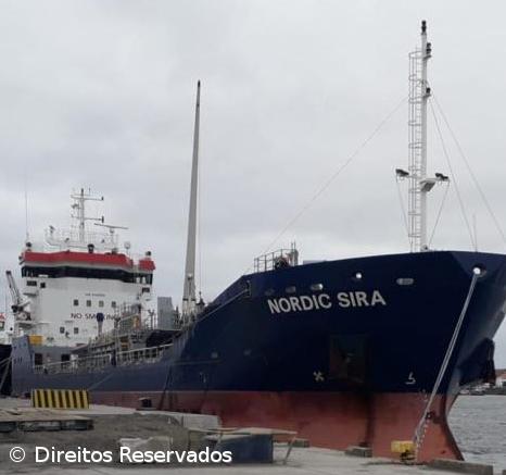 Navio-tanque inicia abastecimento de combustíveis nos Açores – Imagem 1
