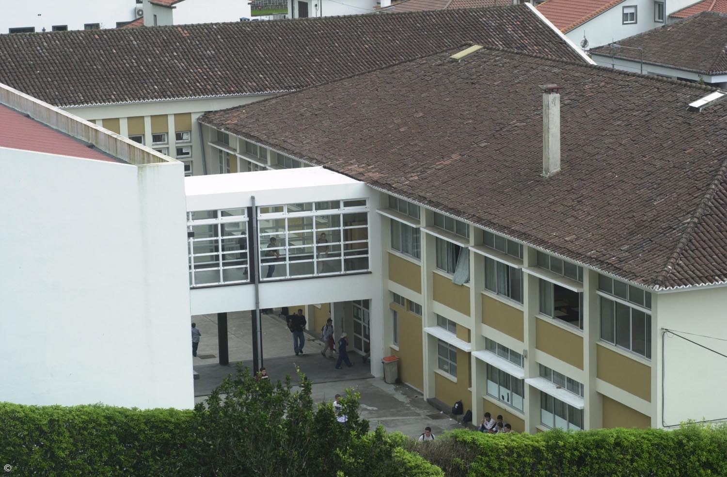 BE/Açores quer intervenção urgente em escola do concelho da Povoação – Imagem 1