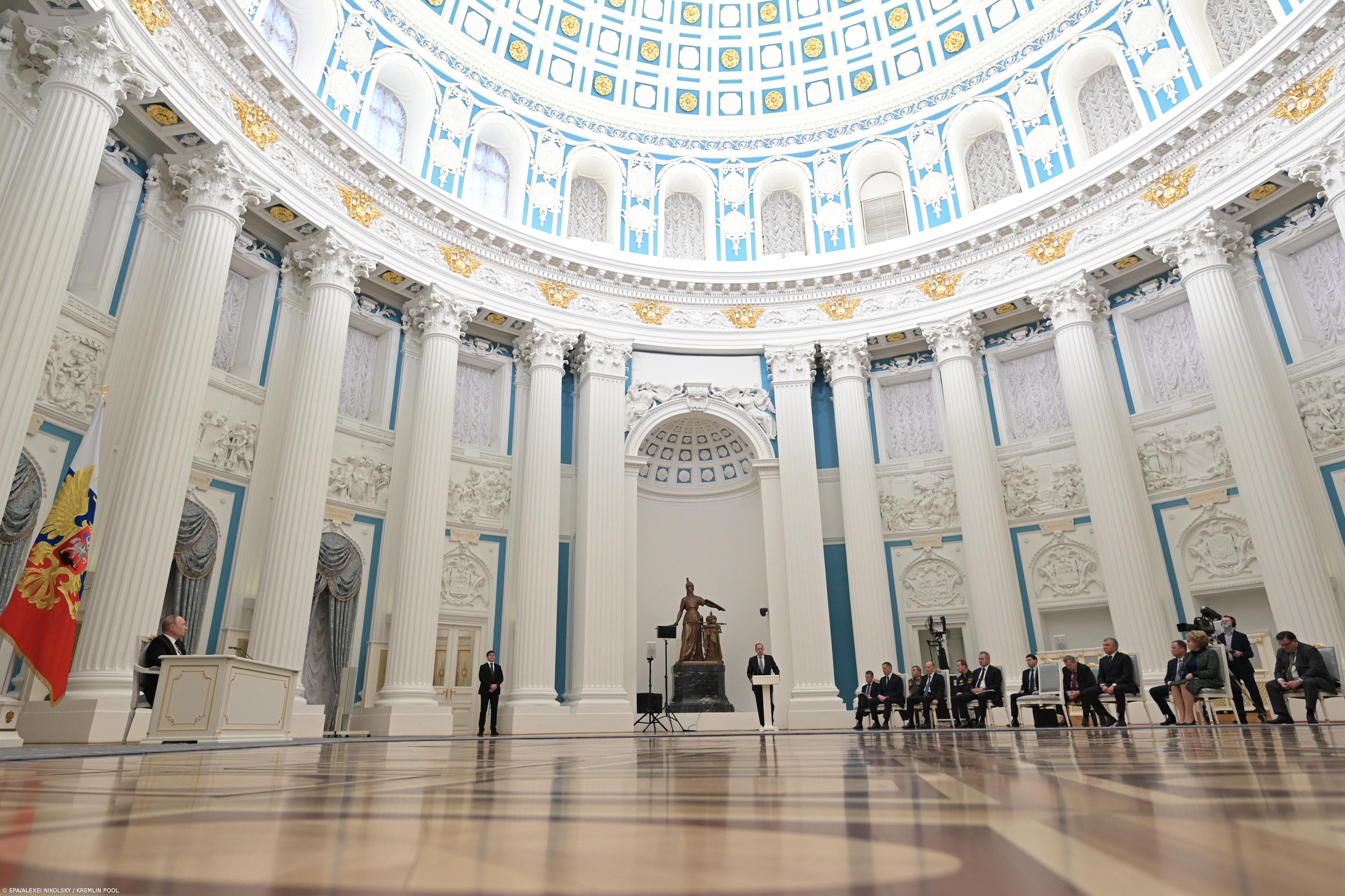 Rússia diz que por agora não pretende deslocar tropas para Donetsk e Lugansk – Imagem 1