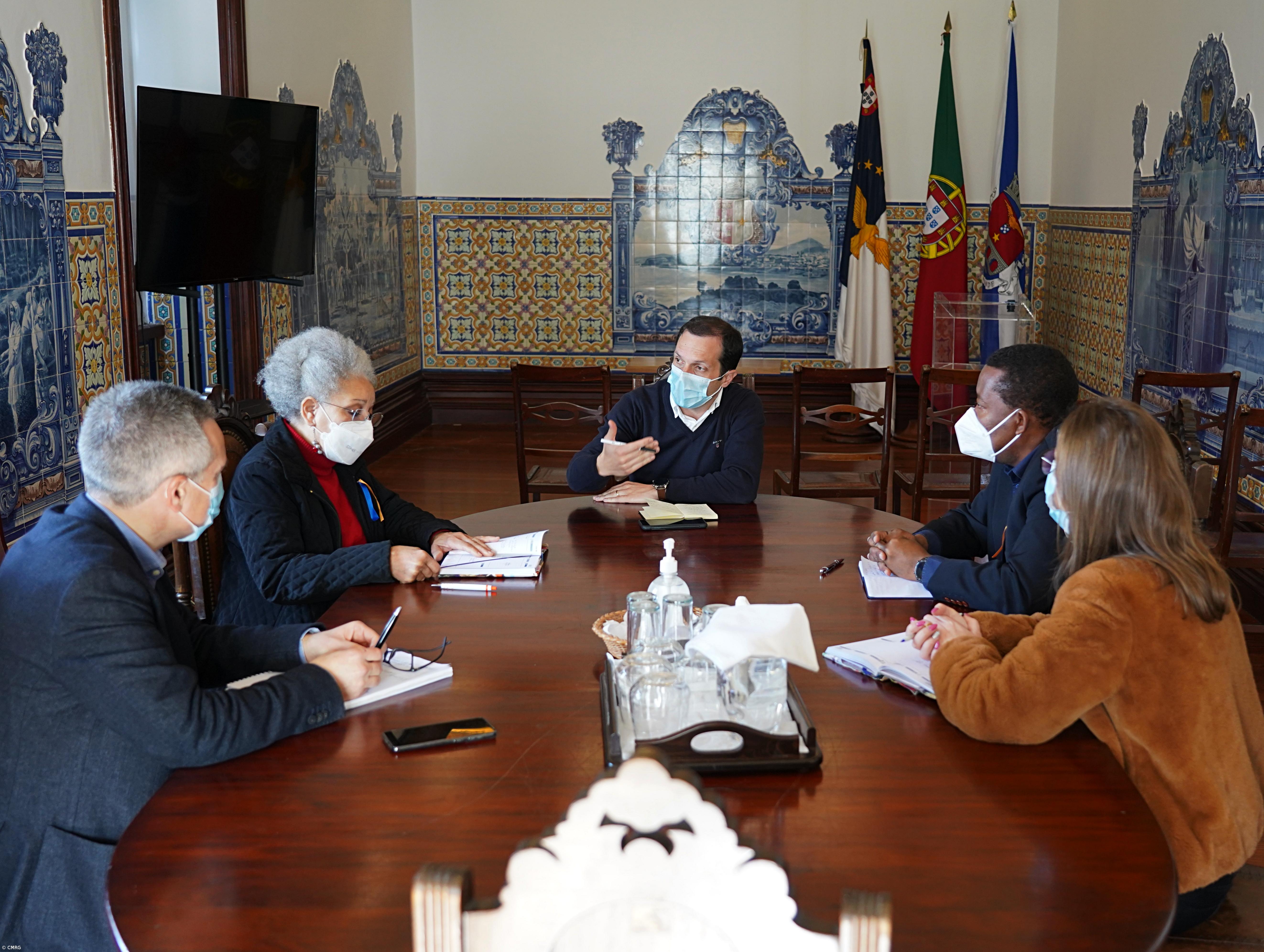 Câmara da Ribeira Grande disponível para receber refugiados ucranianos – Imagem 1