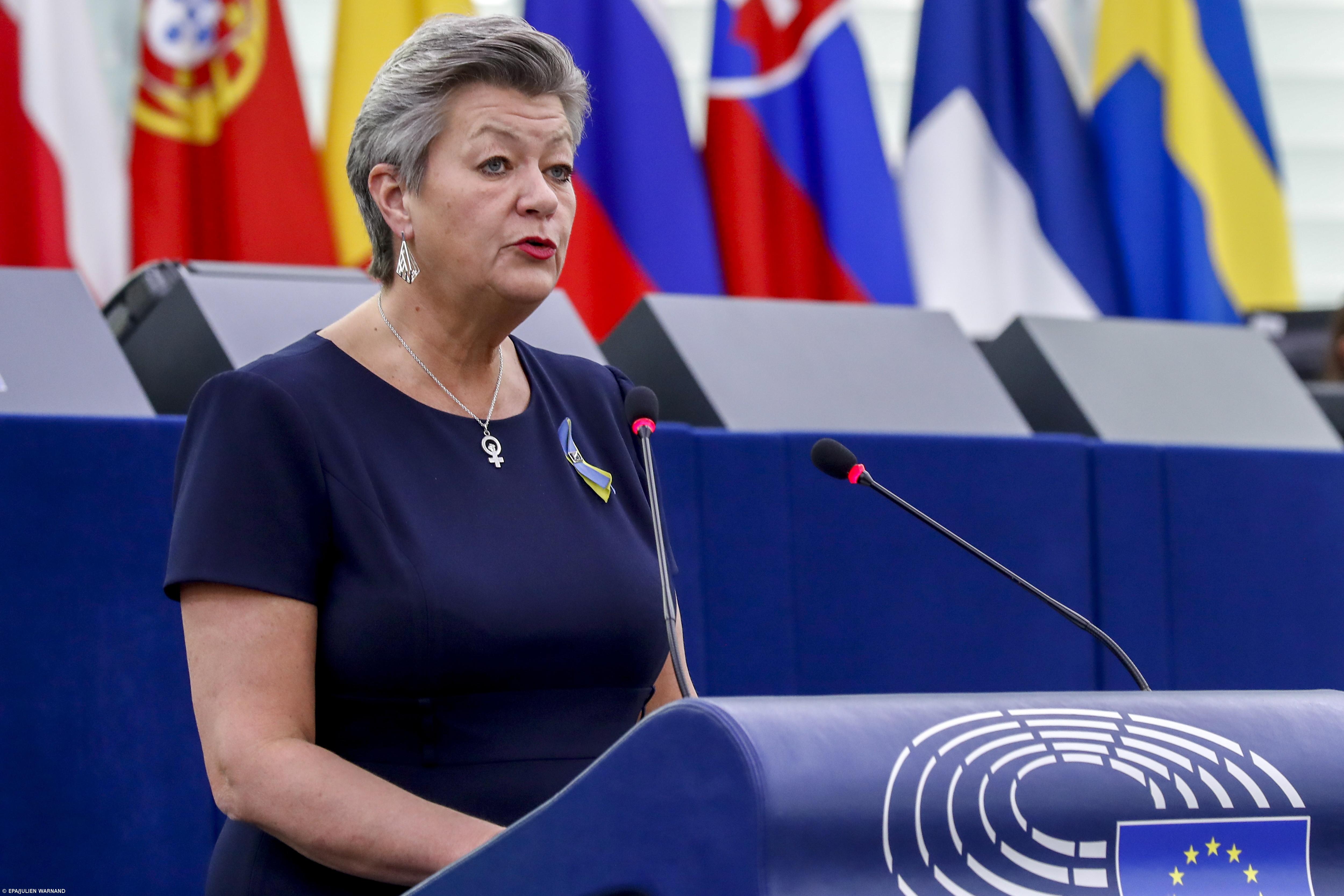 Comissária da UE chega ao Equador para debater combate ao tráfico de droga – Imagem 1